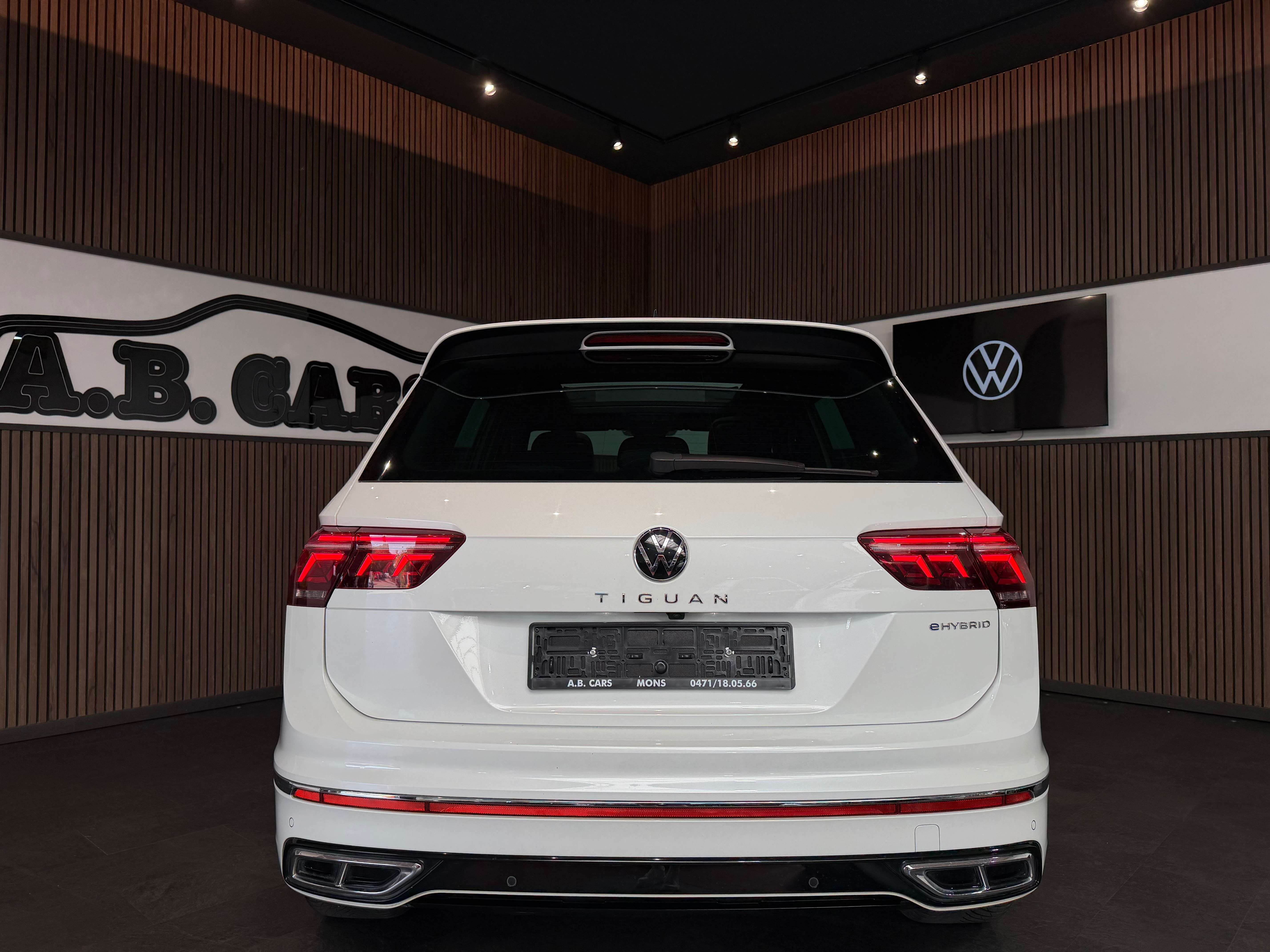 Volkswagen Tiguan eHybrid 1.4 R-Line - AUTOMATIQUE - GARANTIE 12MOIS - 1ERPRO - TVA DEDUCTIBLE