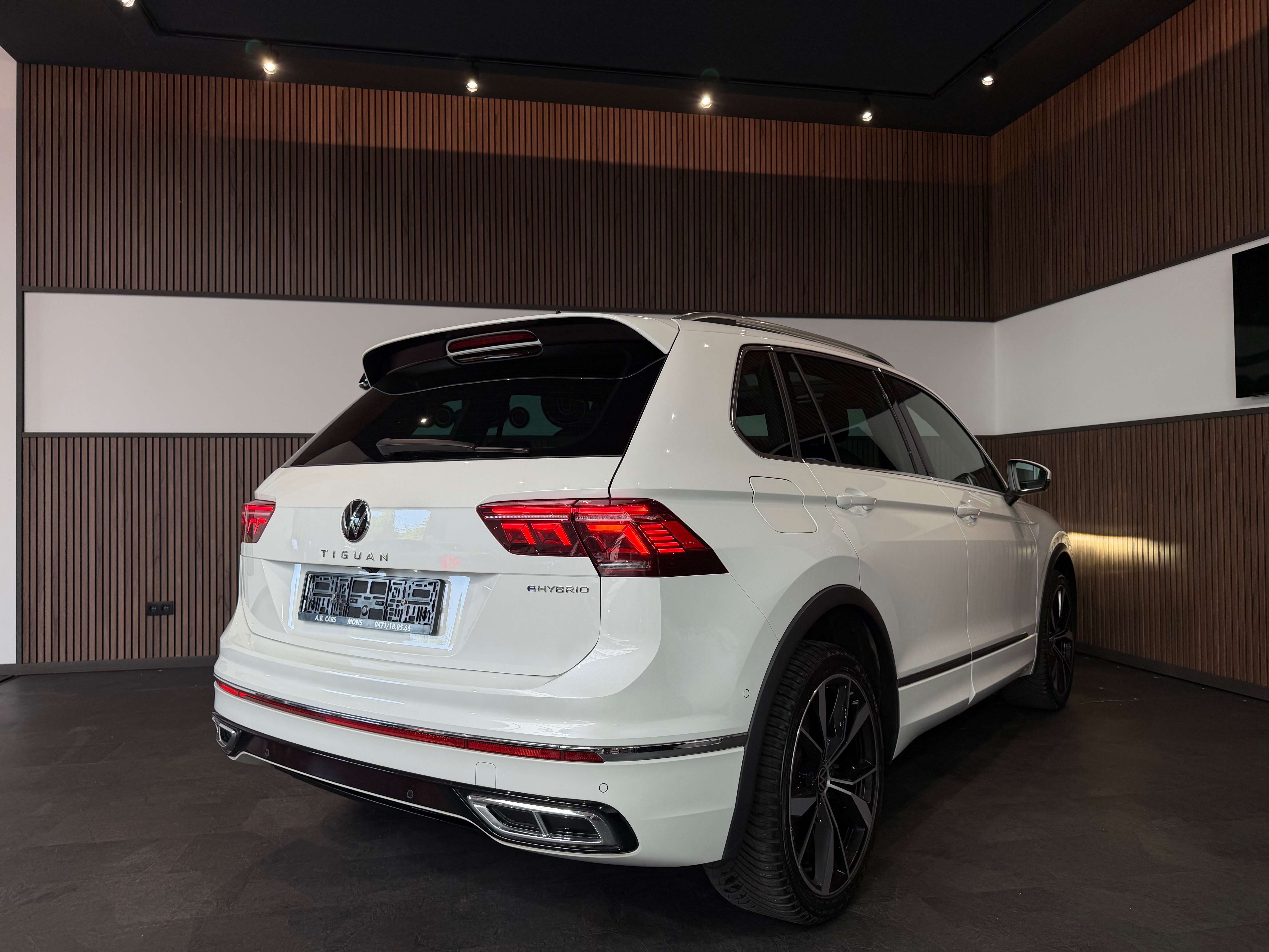 Volkswagen Tiguan eHybrid 1.4 R-Line - AUTOMATIQUE - GARANTIE 12MOIS - 1ERPRO - TVA DEDUCTIBLE