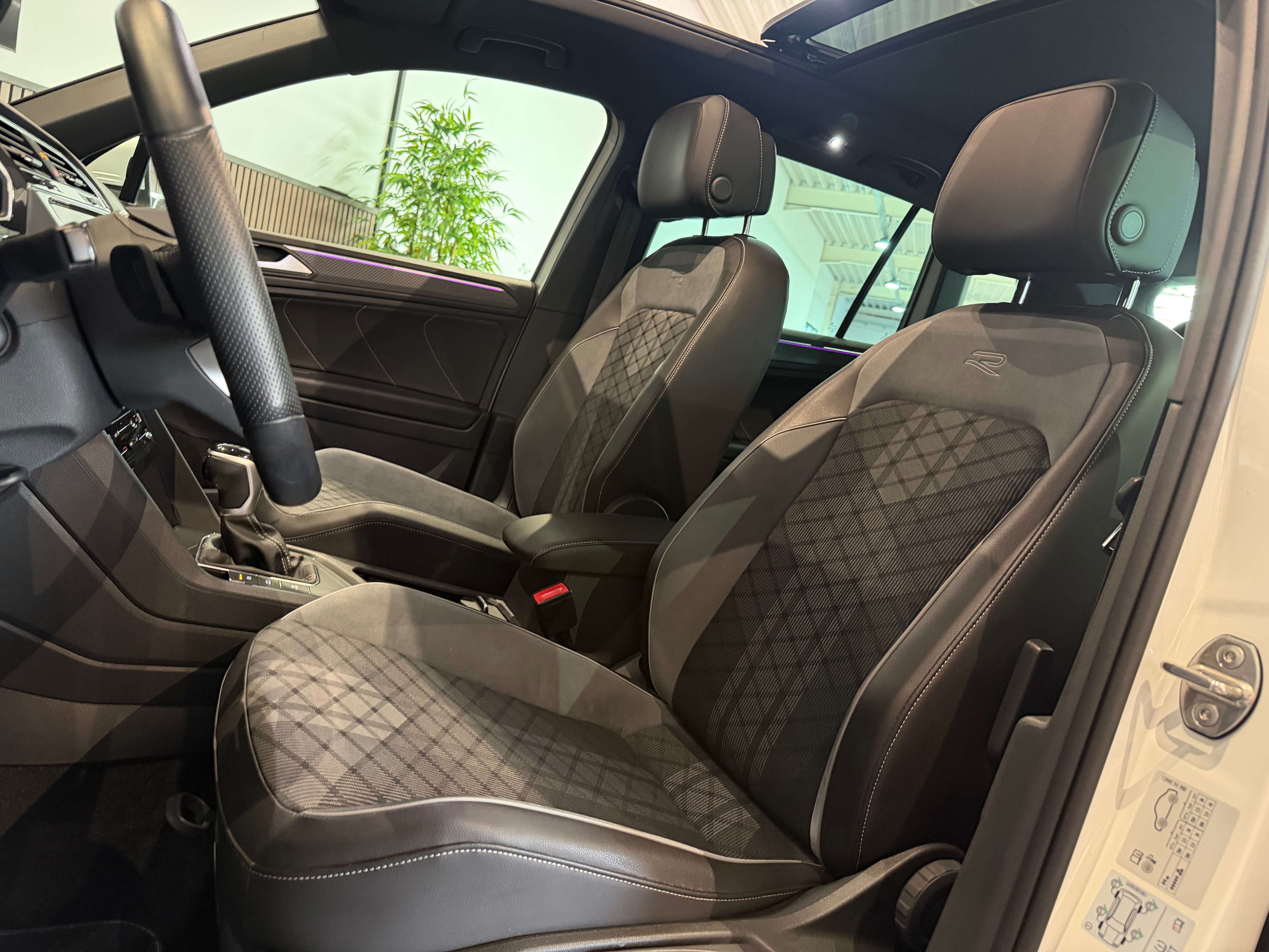 Volkswagen Tiguan eHybrid 1.4 R-Line - AUTOMATIQUE - GARANTIE 12MOIS - 1ERPRO - TVA DEDUCTIBLE