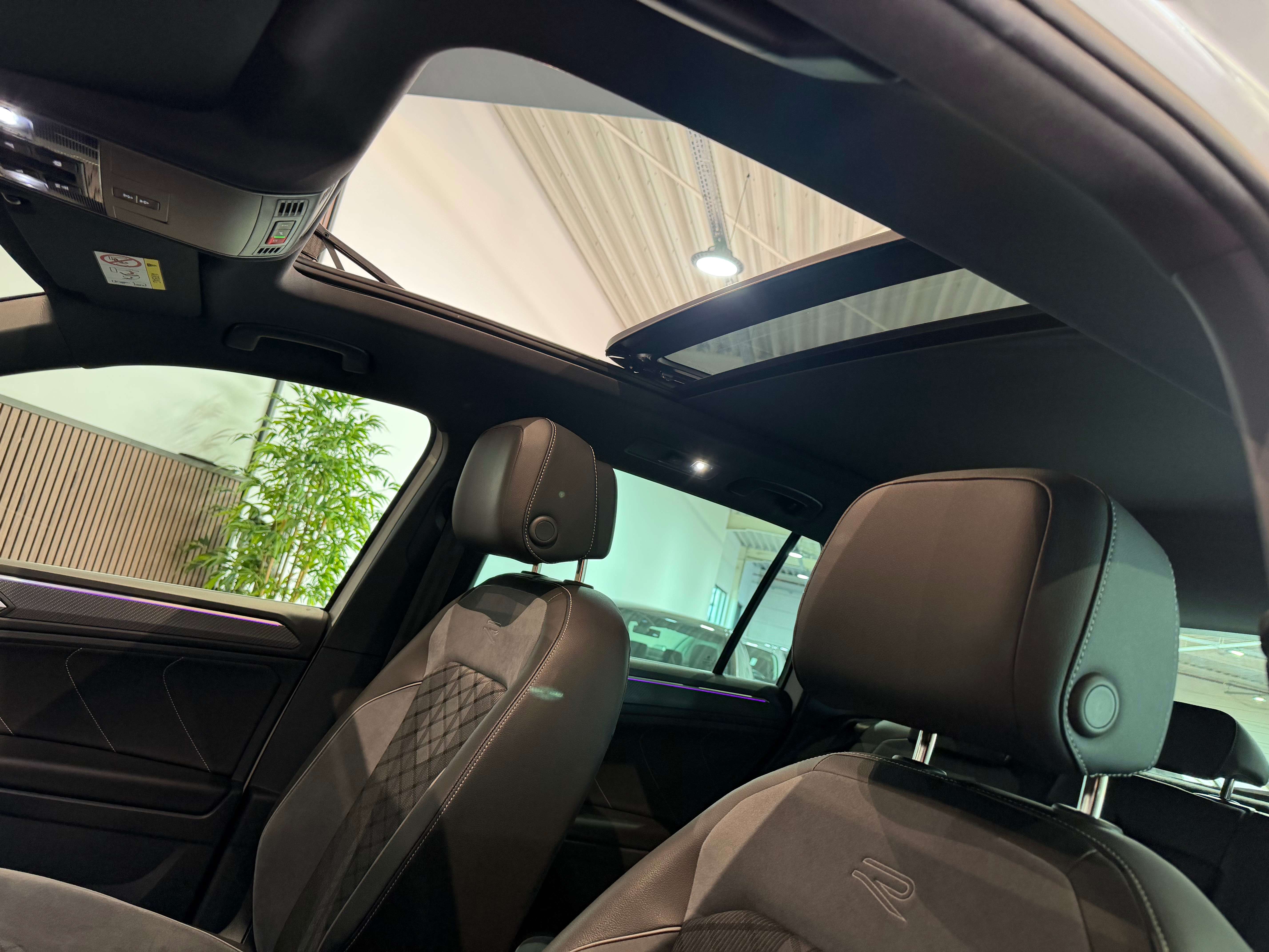 Volkswagen Tiguan eHybrid 1.4 R-Line - AUTOMATIQUE - GARANTIE 12MOIS - 1ERPRO - TVA DEDUCTIBLE