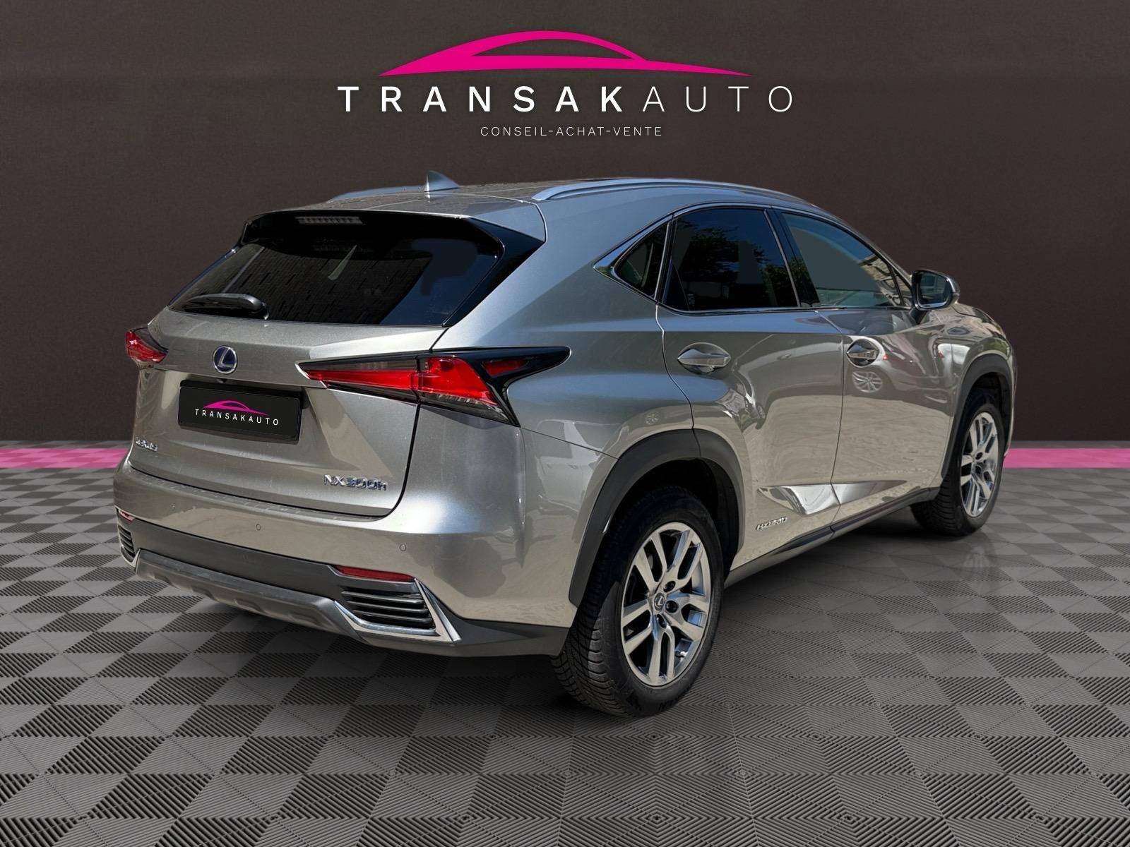 Lexus NX 300h NX 300h 2.5i AWD Luxe / Toit ouvrant / Carnet complet / Garantie 12 mois valable chez Lexus