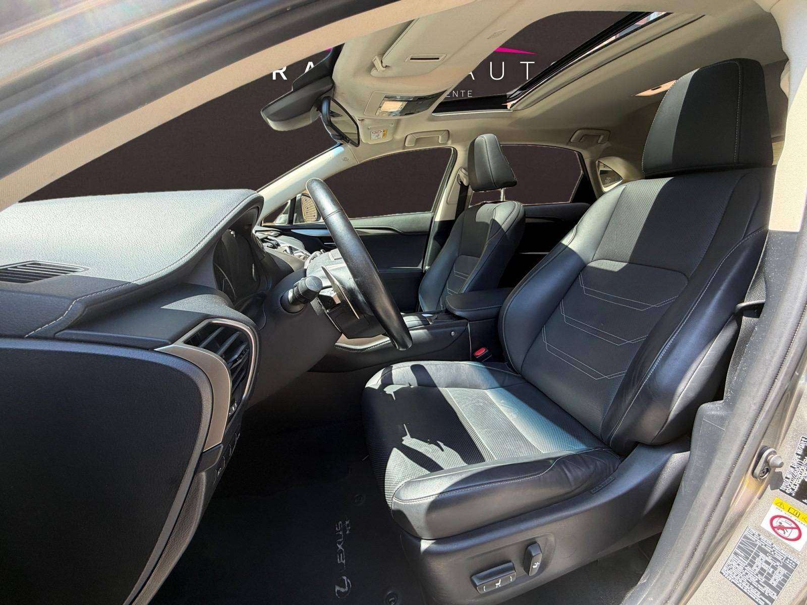 Lexus NX 300h NX 300h 2.5i AWD Luxe / Toit ouvrant / Carnet complet / Garantie 12 mois valable chez Lexus