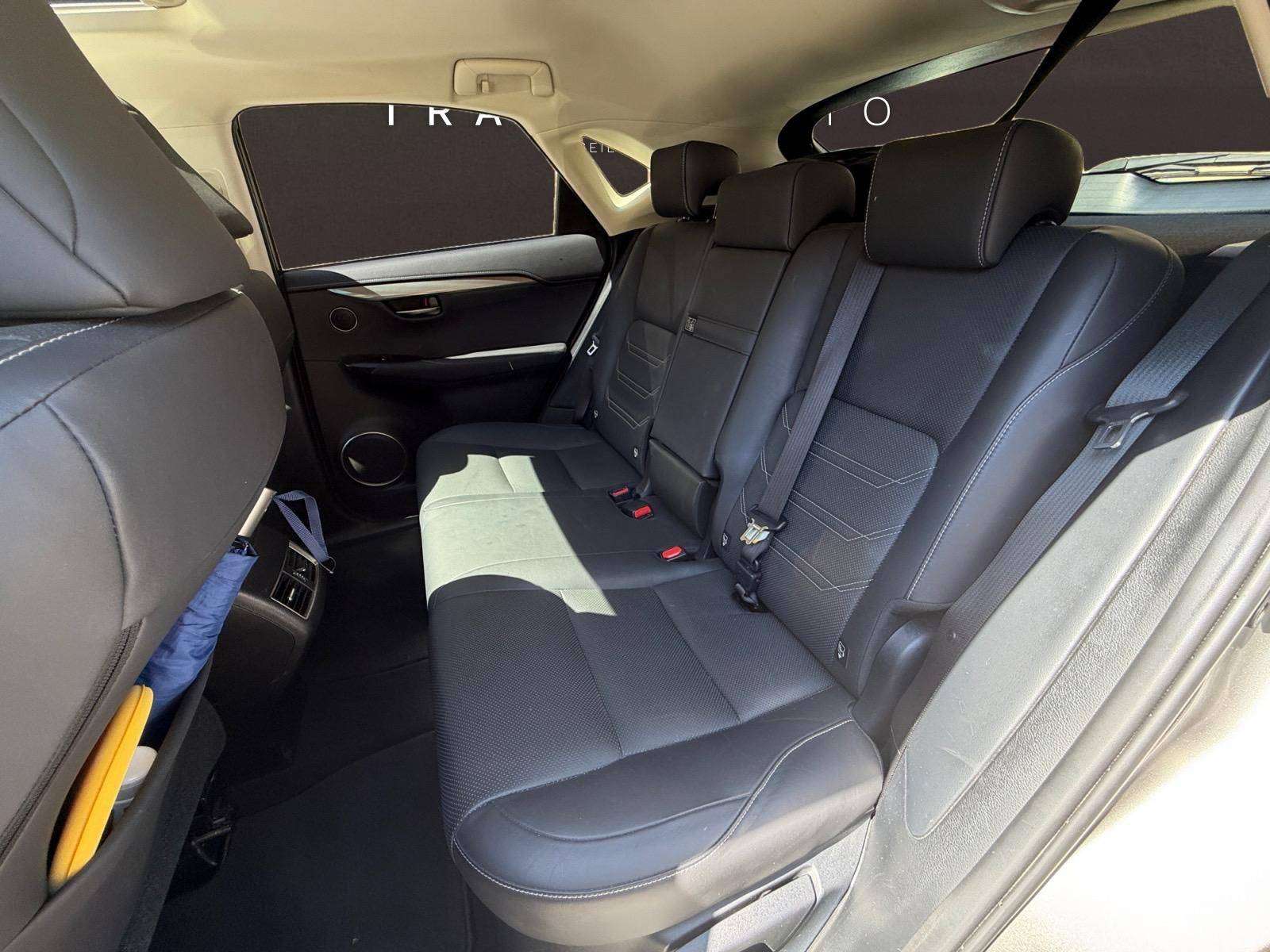 Lexus NX 300h NX 300h 2.5i AWD Luxe / Toit ouvrant / Carnet complet / Garantie 12 mois valable chez Lexus