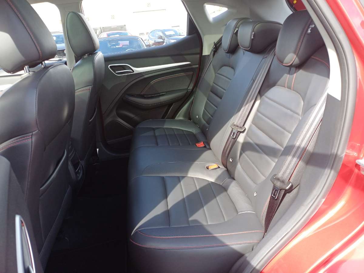 MG ZS LUXURY