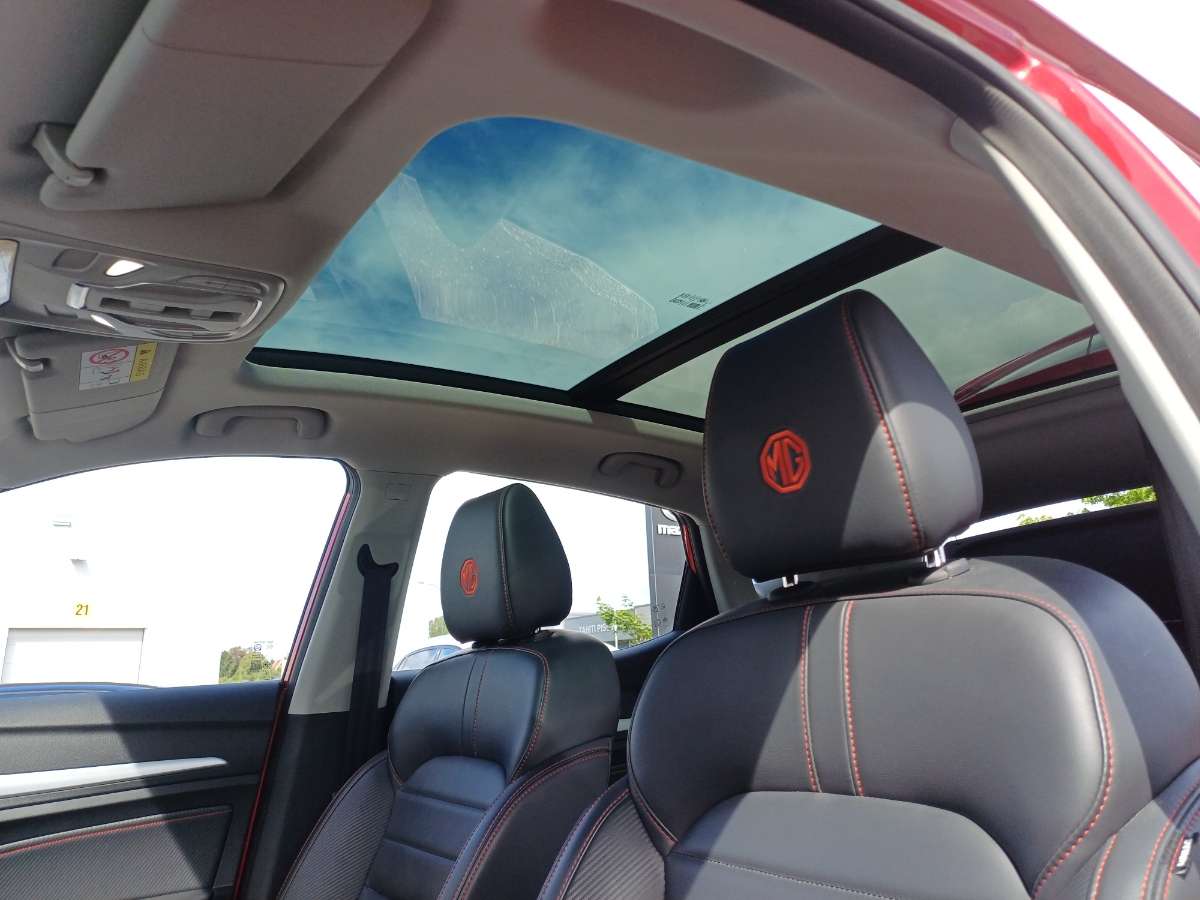 MG ZS LUXURY