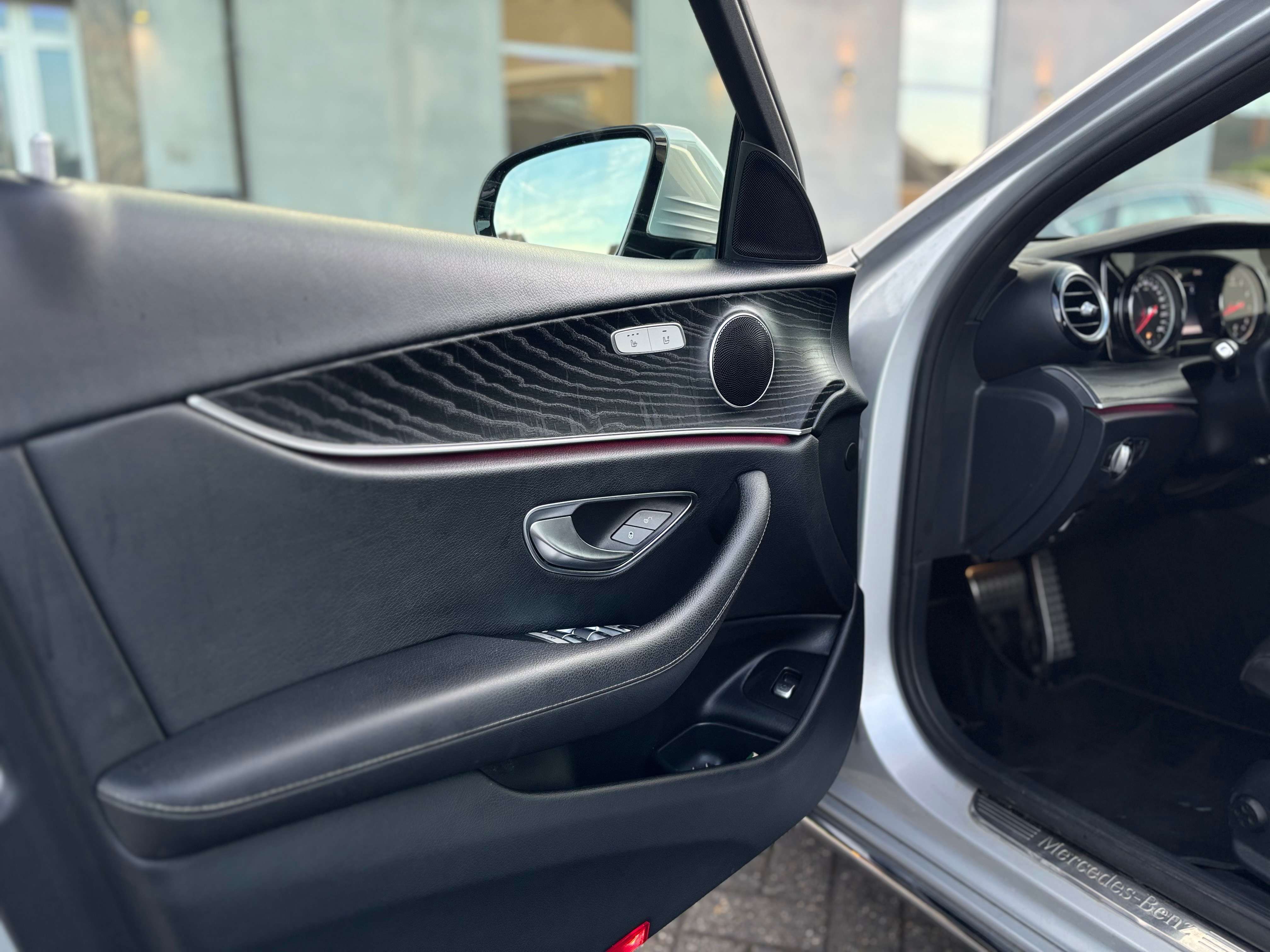 Mercedes-Benz E 200 E 200 Sport Line Full Led CarPlay Camera Carpass Ambiance Lights (EU6d-TEMP)