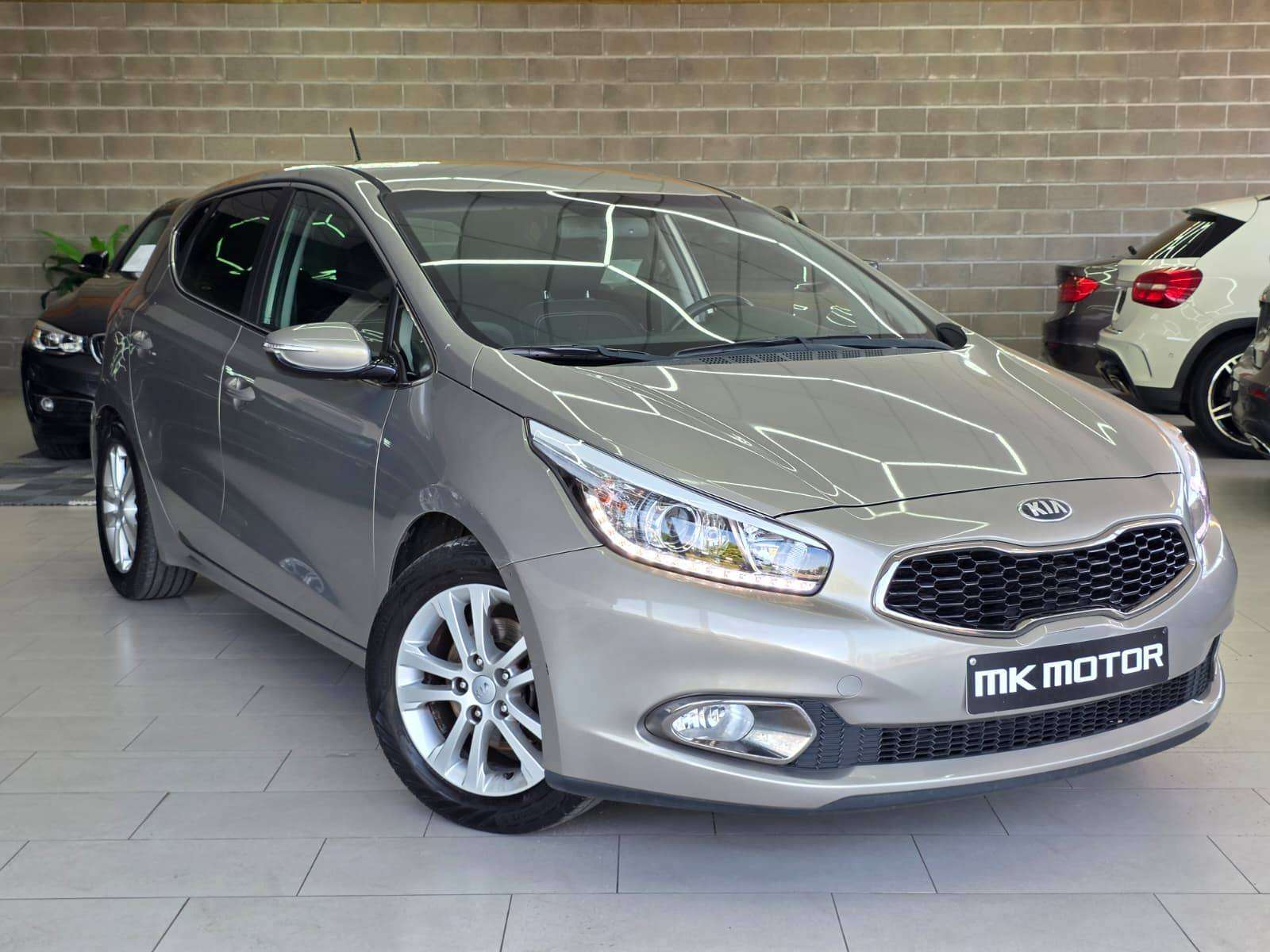 Kia Ceed / cee'd 🟢1.4 ESSENCE 101CV - GPS - ATT REMORQUE - CRUISE - GARANTIE 12 MOIS