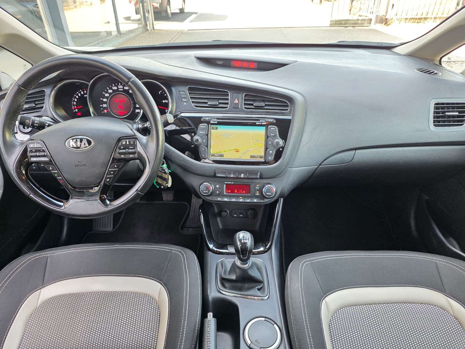 Kia Ceed / cee'd 🟢1.4 ESSENCE 101CV - GPS - ATT REMORQUE - CRUISE - GARANTIE 12 MOIS