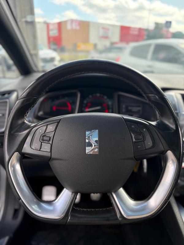 Citroen Ds5 2.0l HDI EMBRAYAGE NEUF CUIR MASSANT CHAUFFANT Toit Pano GPS Caméra Bluetooth