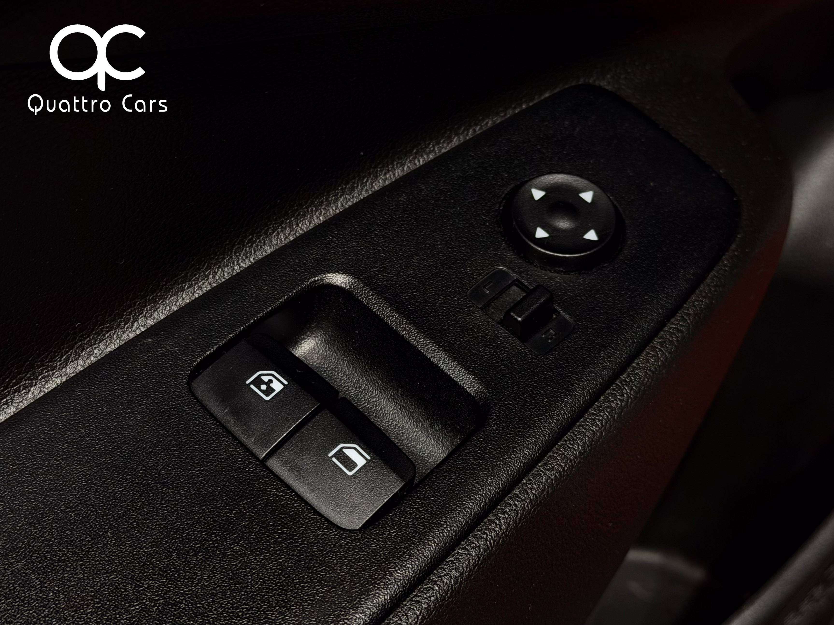 Hyundai i10 1.0i / Clim / Bluetooth / 5 Portes / Garantie thumbnail
