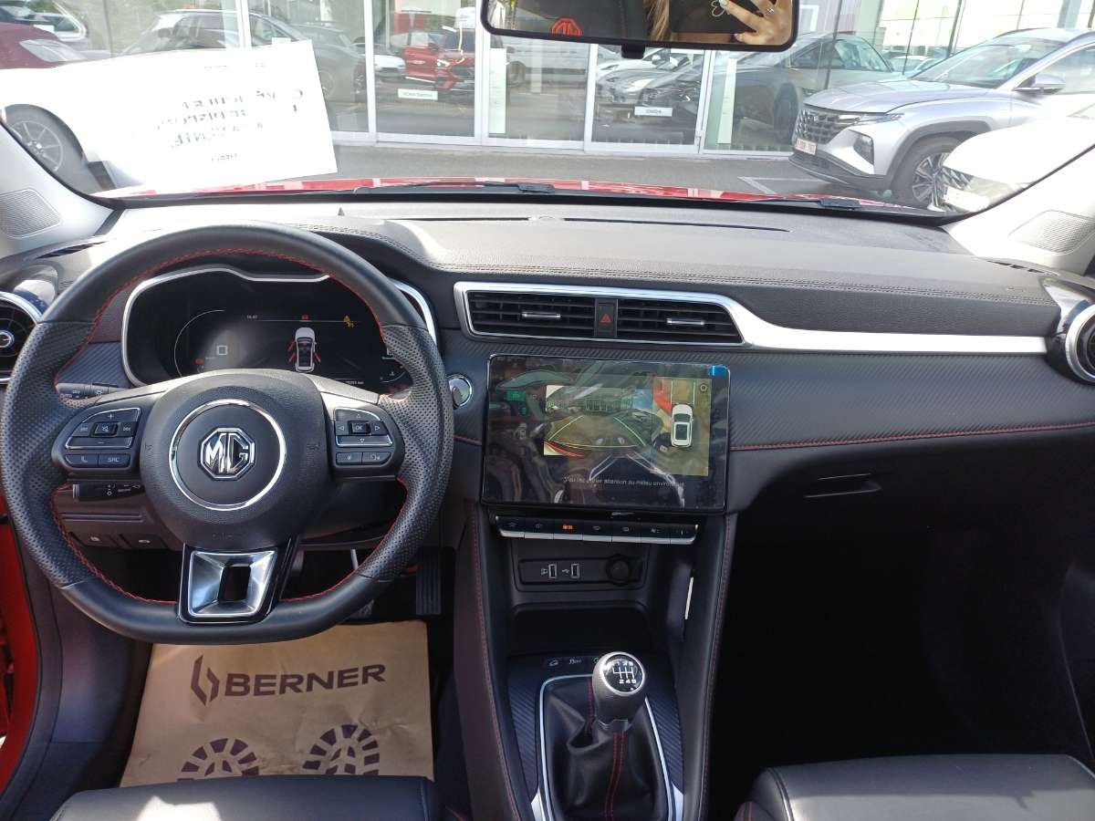 MG ZS LUXURY