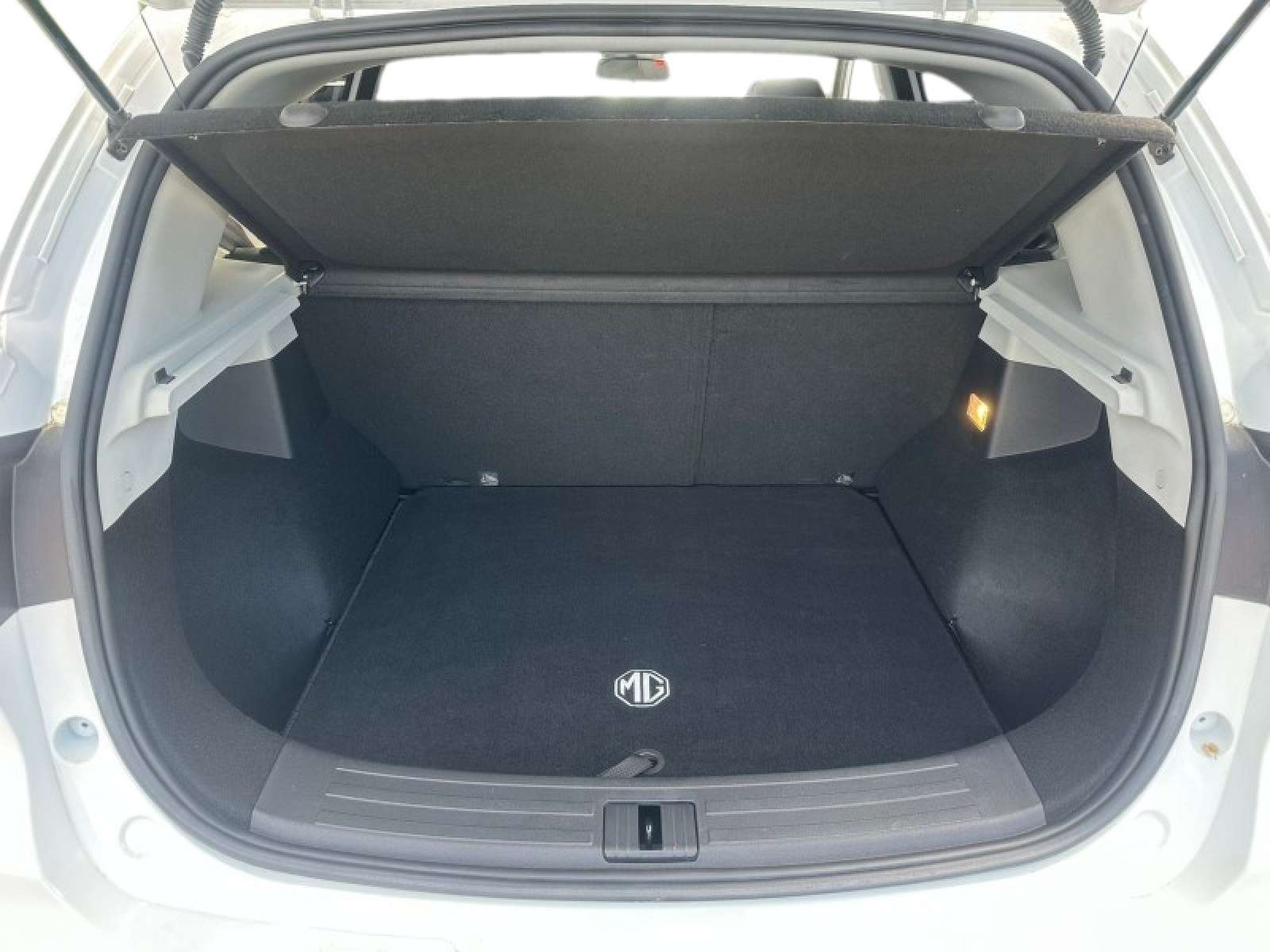 MG ZS LUXURY
