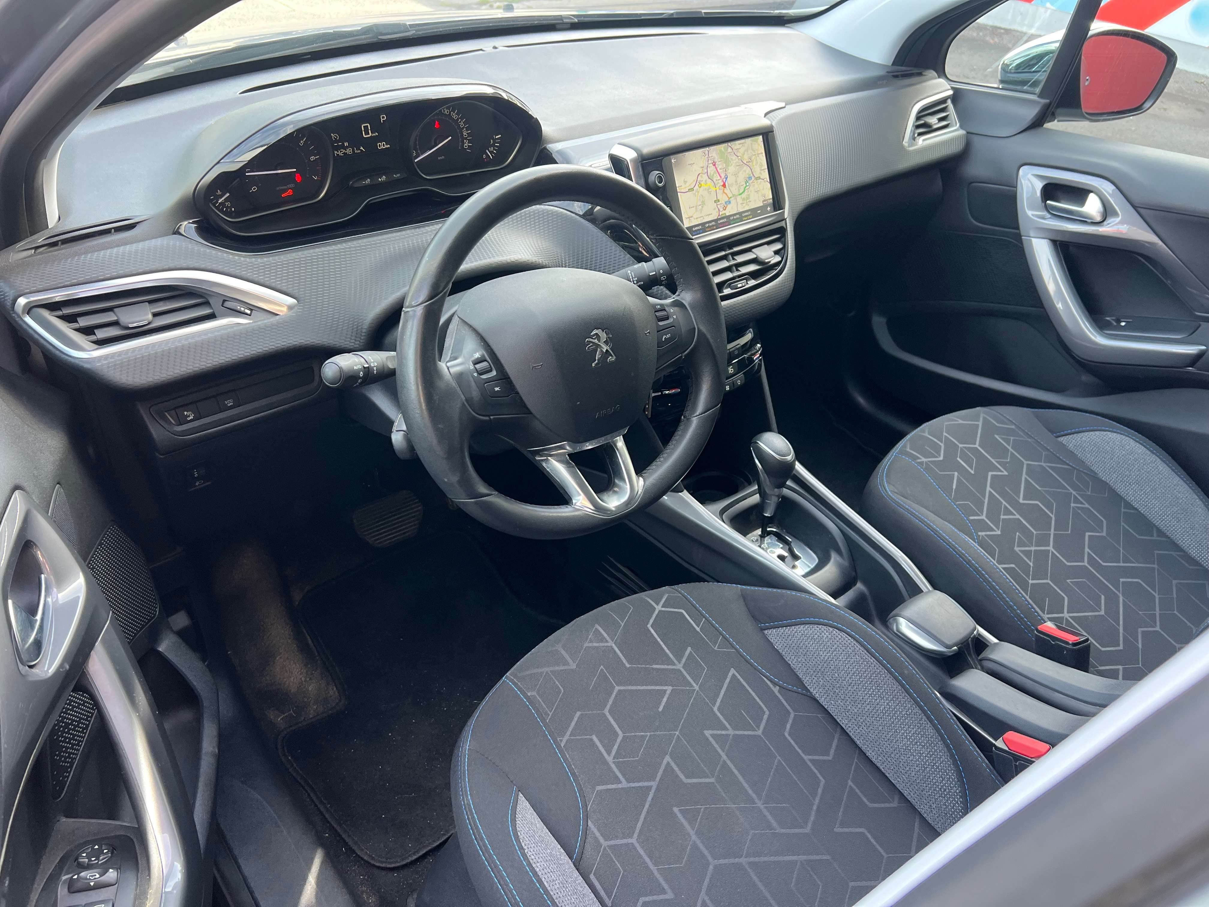 Peugeot 2008 1.2i Style S + NAVI + CLIM + BOÎTE AUTOMATIQUE