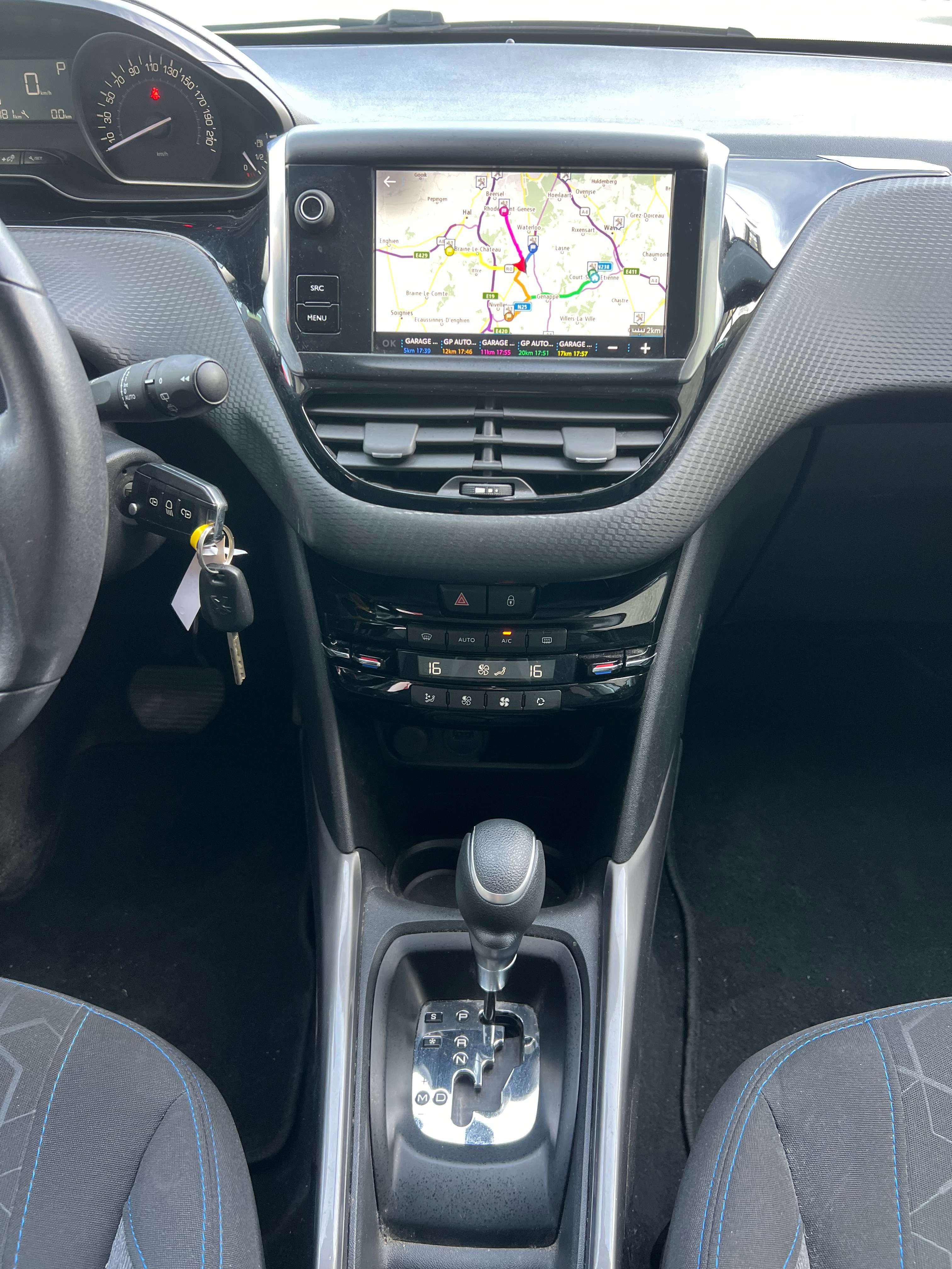 Peugeot 2008 1.2i Style S + NAVI + CLIM + BOÎTE AUTOMATIQUE