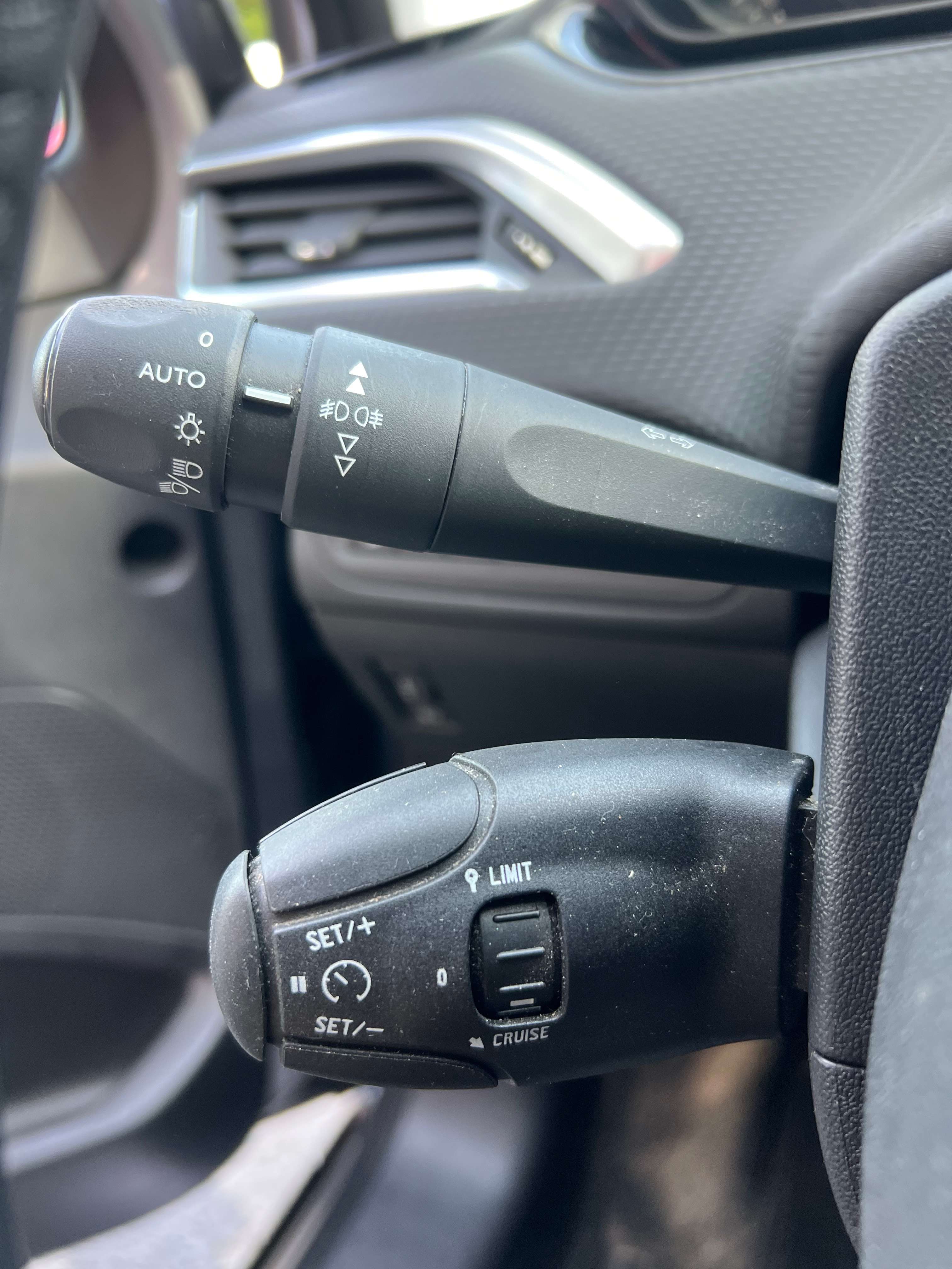 Peugeot 2008 1.2i Style S + NAVI + CLIM + BOÎTE AUTOMATIQUE
