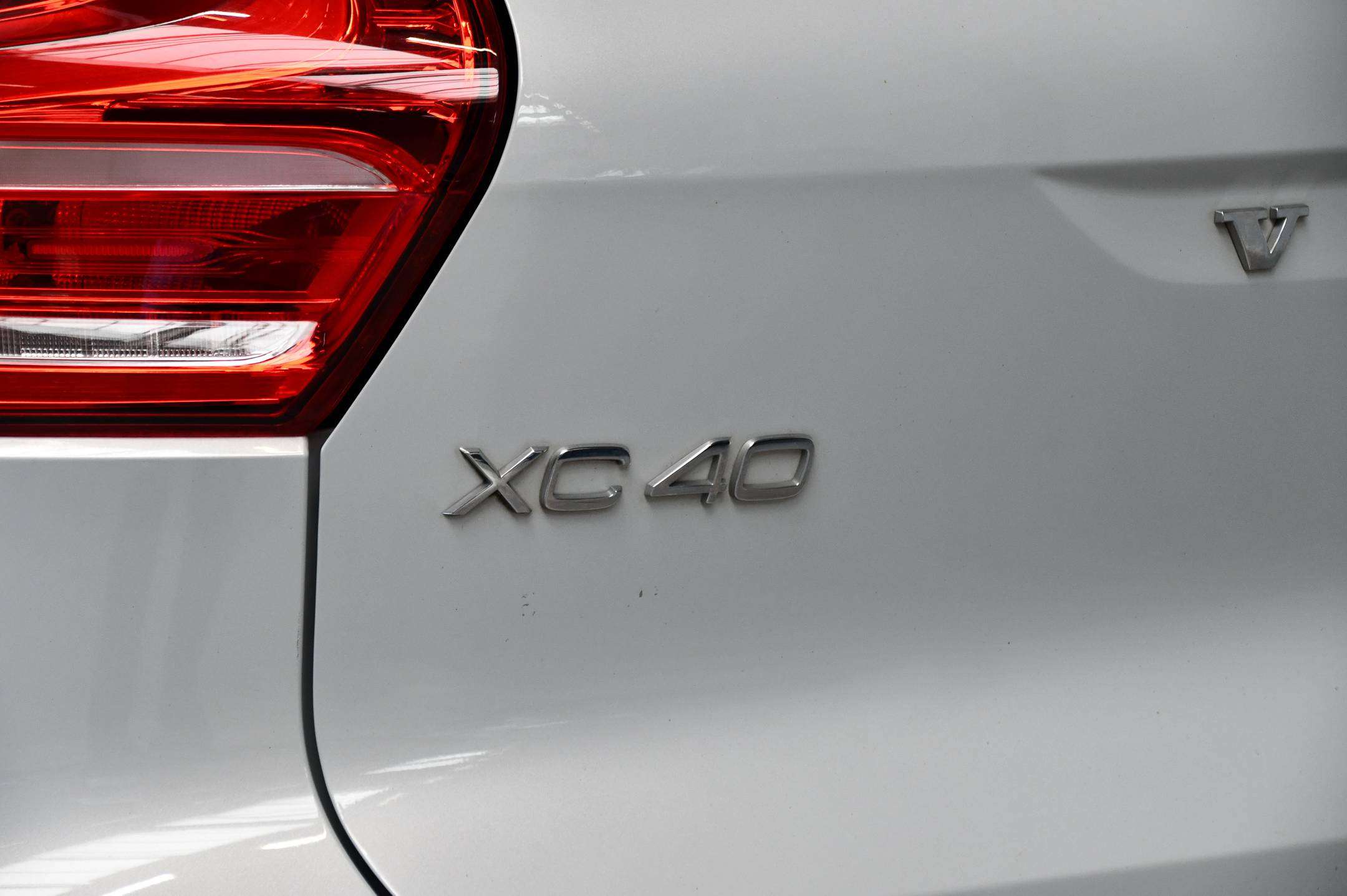 Volvo XC40 T5 - PHEV - Inscription - Trekhaak - Camera - Cruise - DAB thumbnail