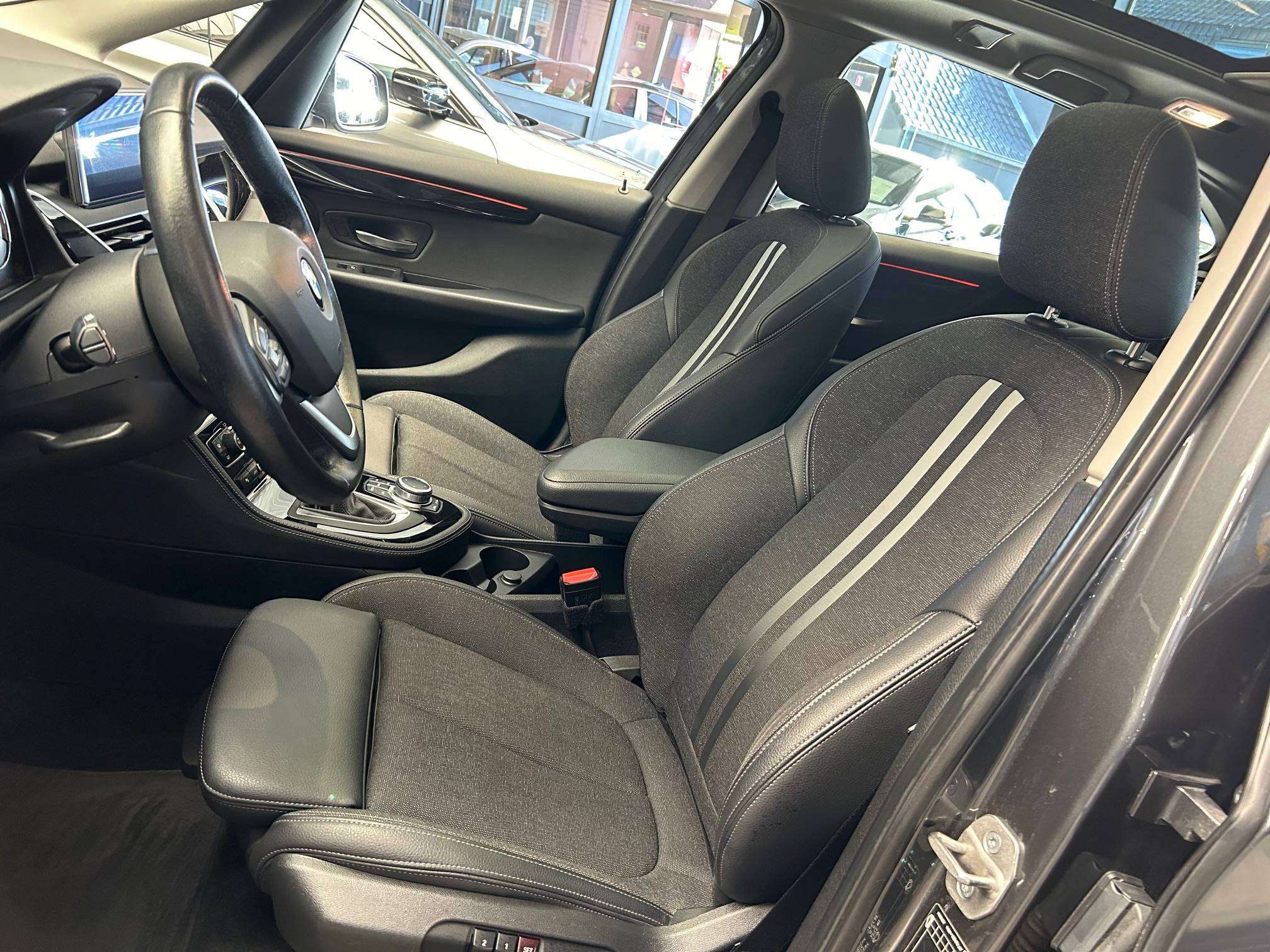 BMW 225 xe SportLine Alu17"/Pano/Cam/Leder/Led/Hud/Keyless *1j garantie*