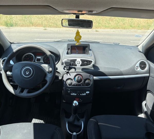 Renault Clio III (2) 1.5 DCI 75 DYNAMIQUE TOMTOM 5P EURO5