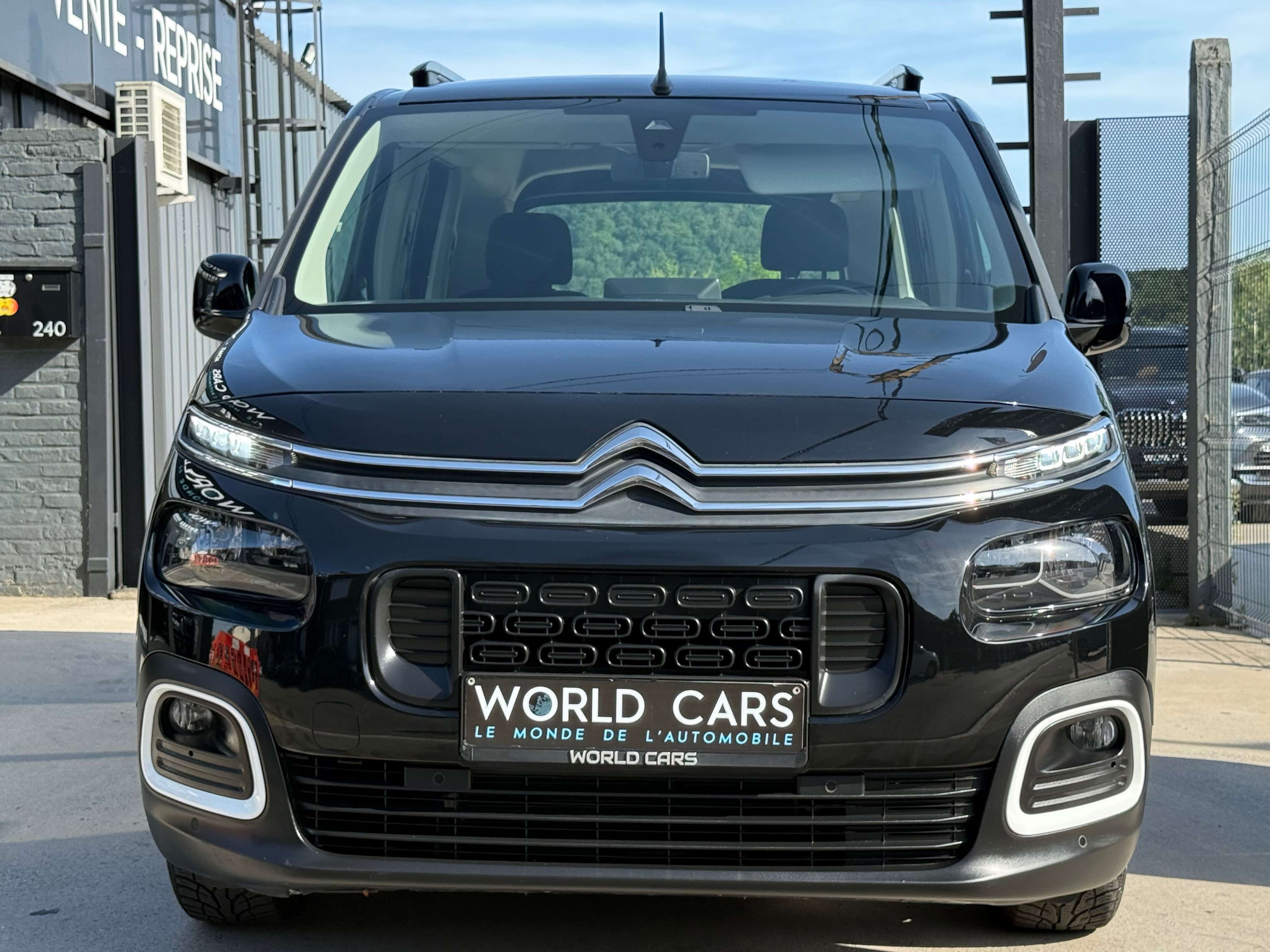 Citroen Berlingo 1.5 BlueHDi AUTOMATIQUE - CAMERA360° - NAVIGATION - FRONT ASSIST - GARANTIE 12MOIS