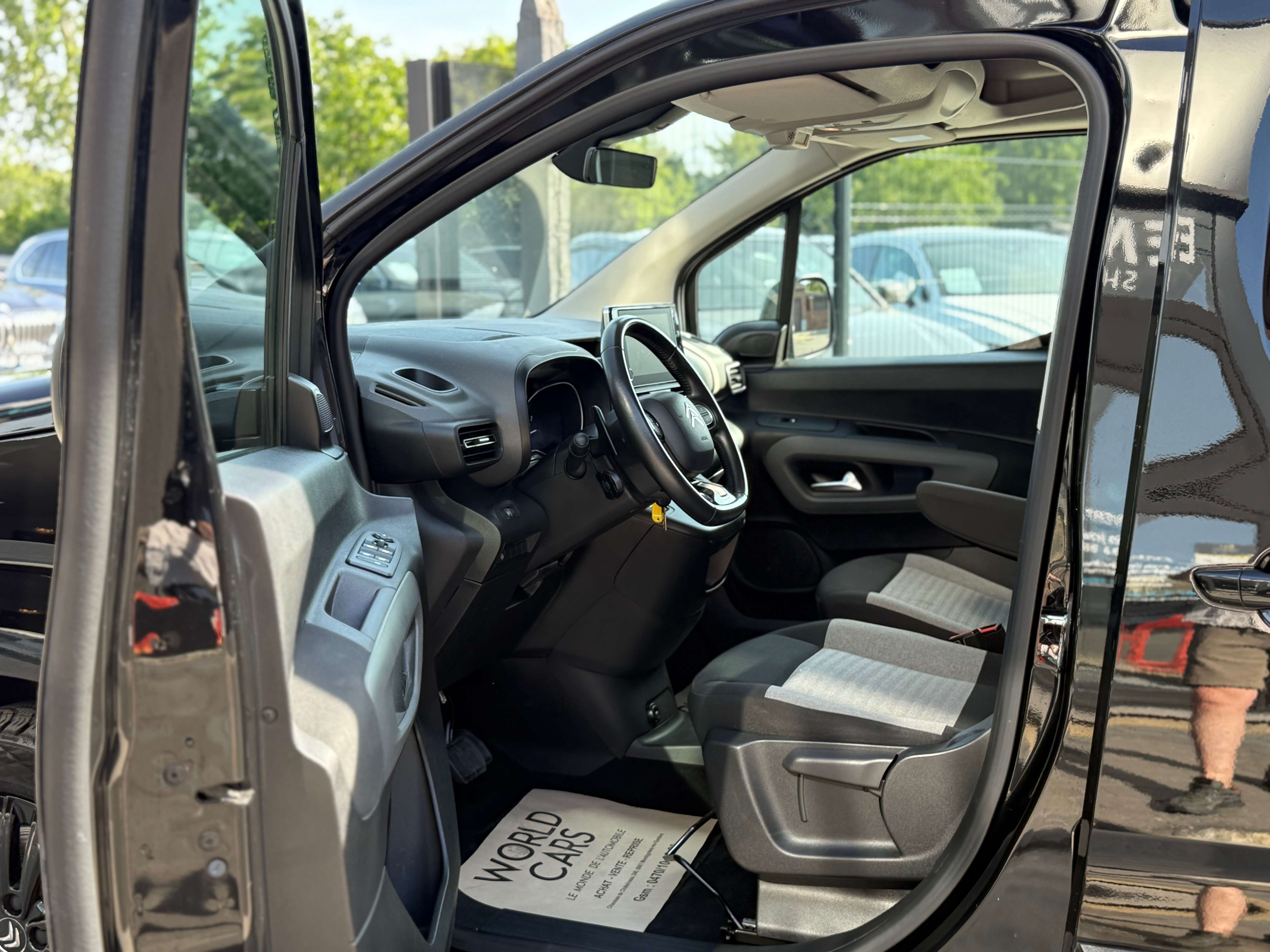 Citroen Berlingo 1.5 BlueHDi AUTOMATIQUE - CAMERA360° - NAVIGATION - FRONT ASSIST - GARANTIE 12MOIS