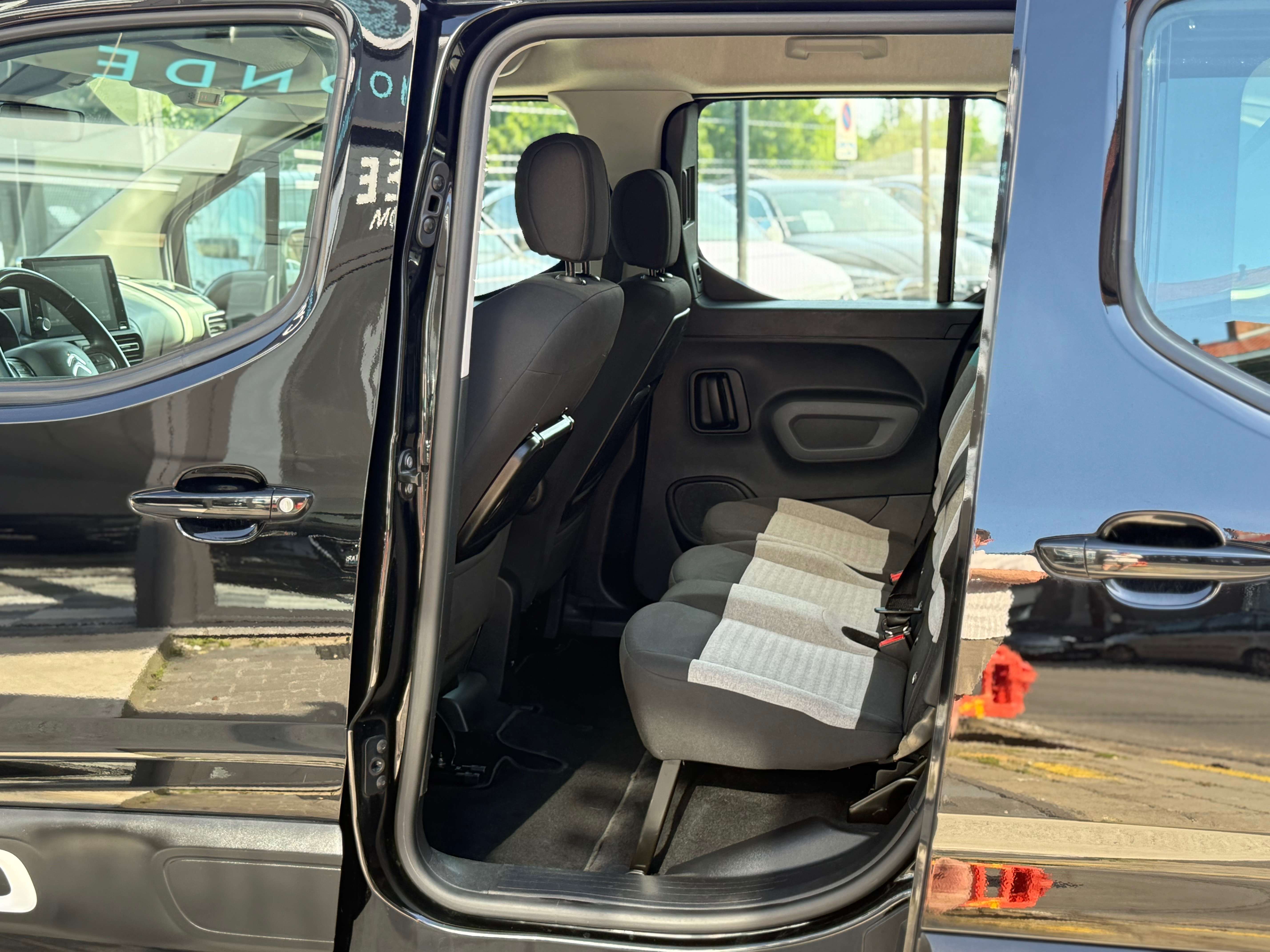 Citroen Berlingo 1.5 BlueHDi AUTOMATIQUE - CAMERA360° - NAVIGATION - FRONT ASSIST - GARANTIE 12MOIS