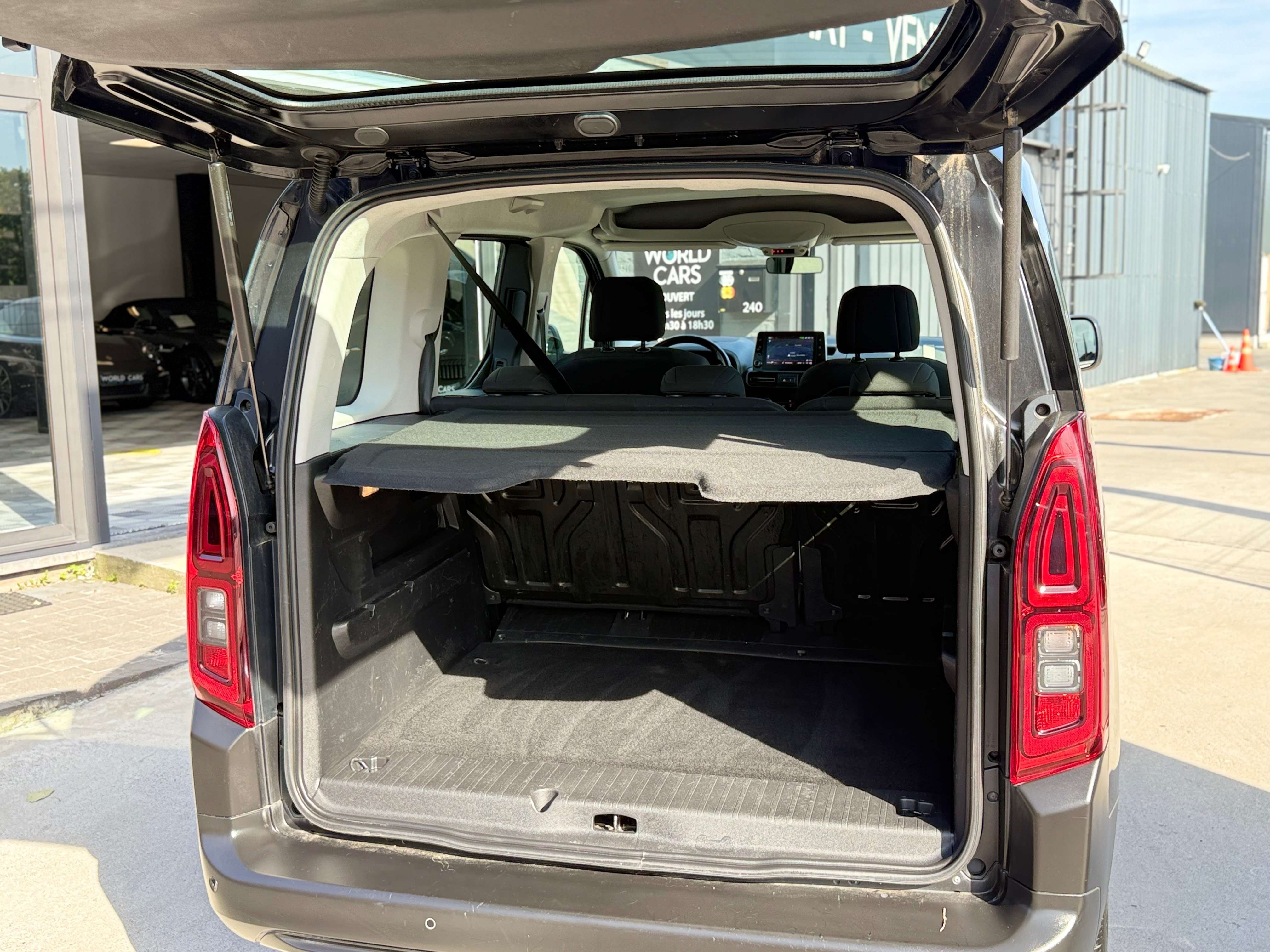 Citroen Berlingo 1.5 BlueHDi AUTOMATIQUE - CAMERA360° - NAVIGATION - FRONT ASSIST - GARANTIE 12MOIS