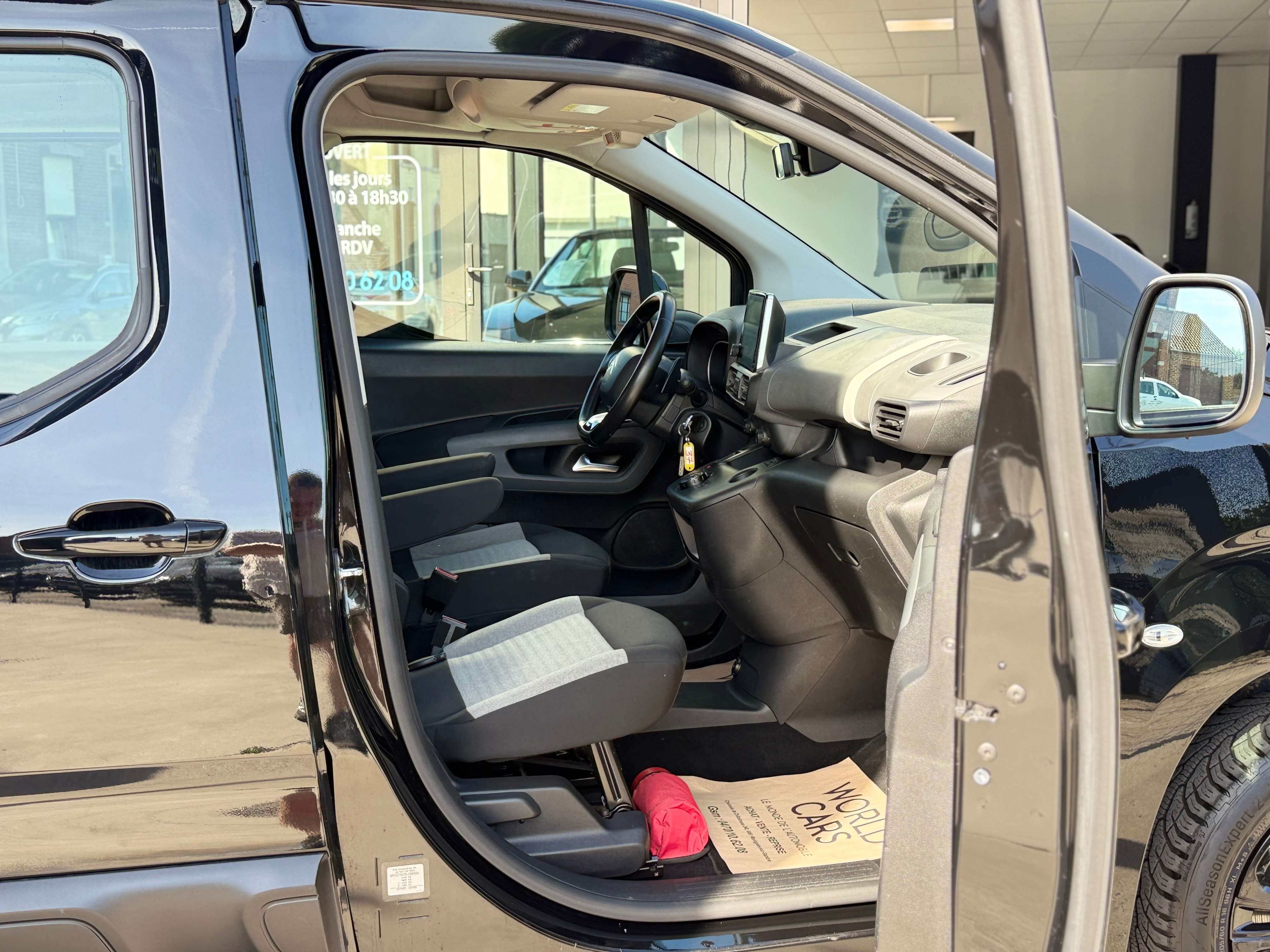 Citroen Berlingo 1.5 BlueHDi AUTOMATIQUE - CAMERA360° - NAVIGATION - FRONT ASSIST - GARANTIE 12MOIS