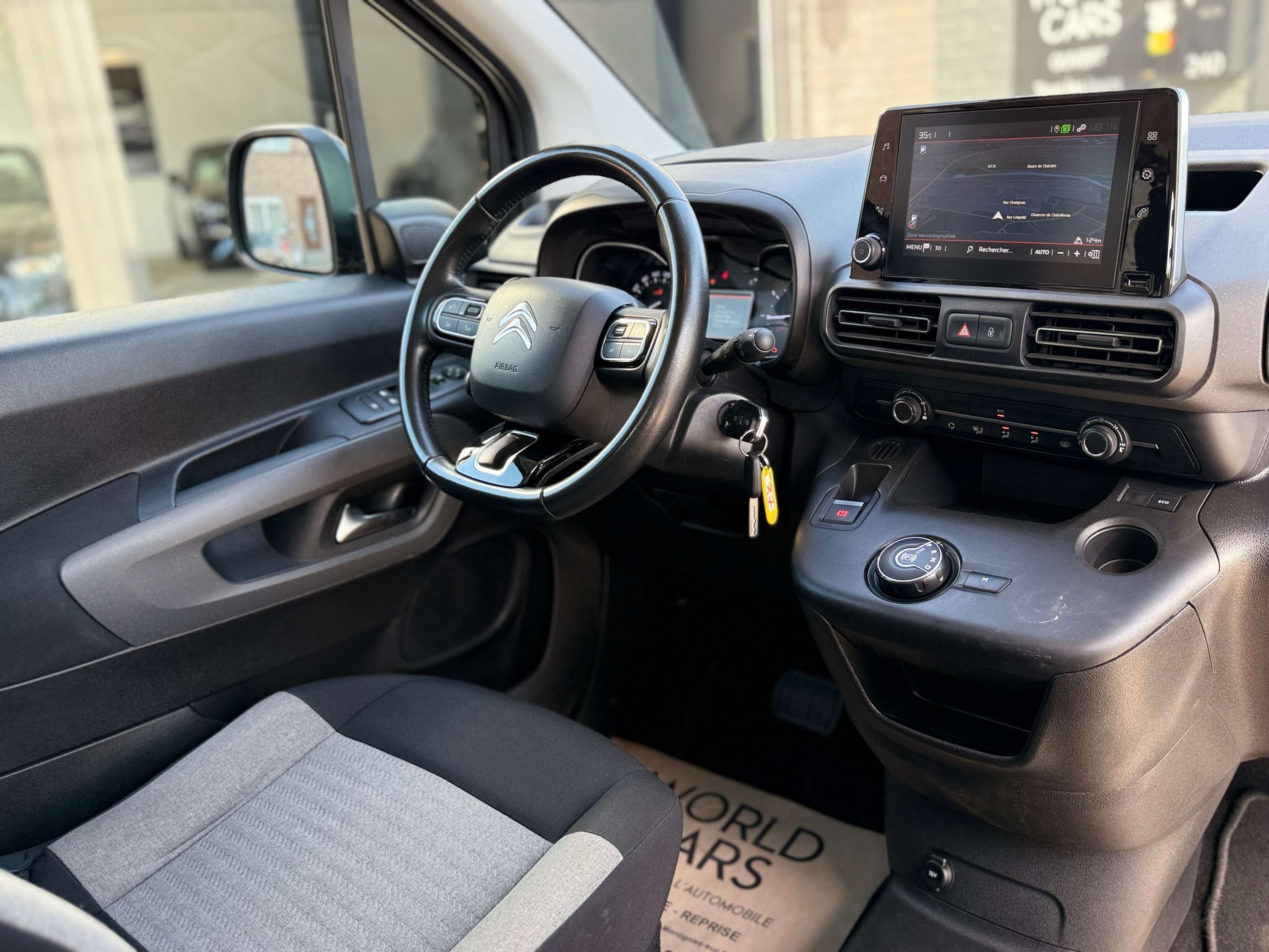 Citroen Berlingo 1.5 BlueHDi AUTOMATIQUE - CAMERA360° - NAVIGATION - FRONT ASSIST - GARANTIE 12MOIS