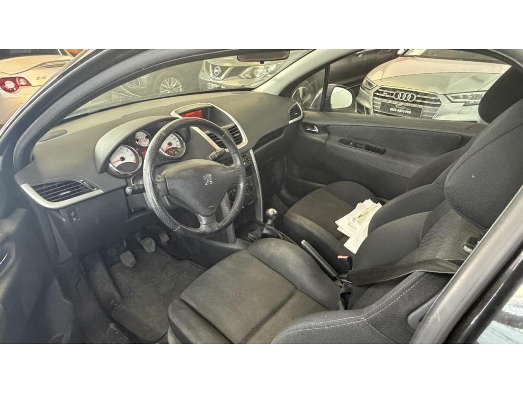 Peugeot 207 DANS L ETAT 1.4 VTi Style