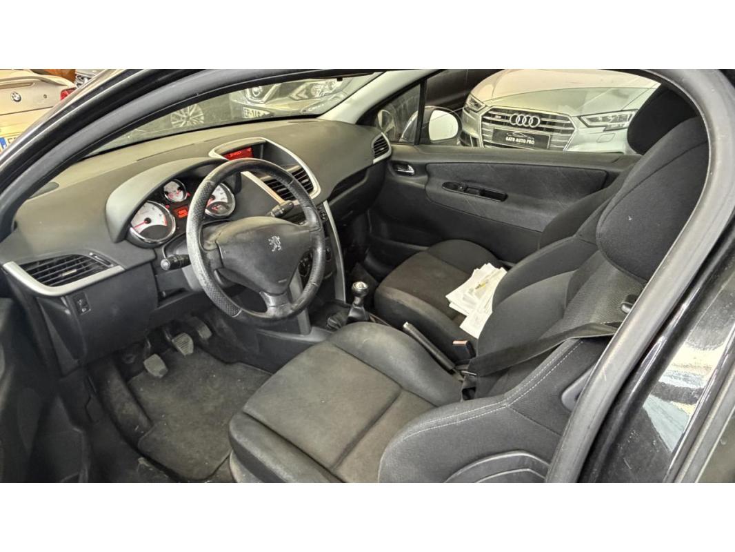 Peugeot 207 DANS L ETAT 1.4 VTi Style