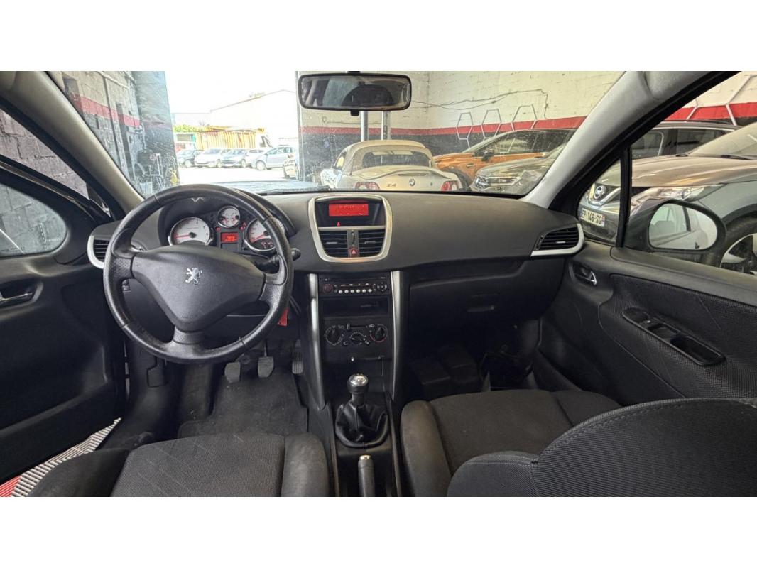 Peugeot 207 DANS L ETAT 1.4 VTi Style
