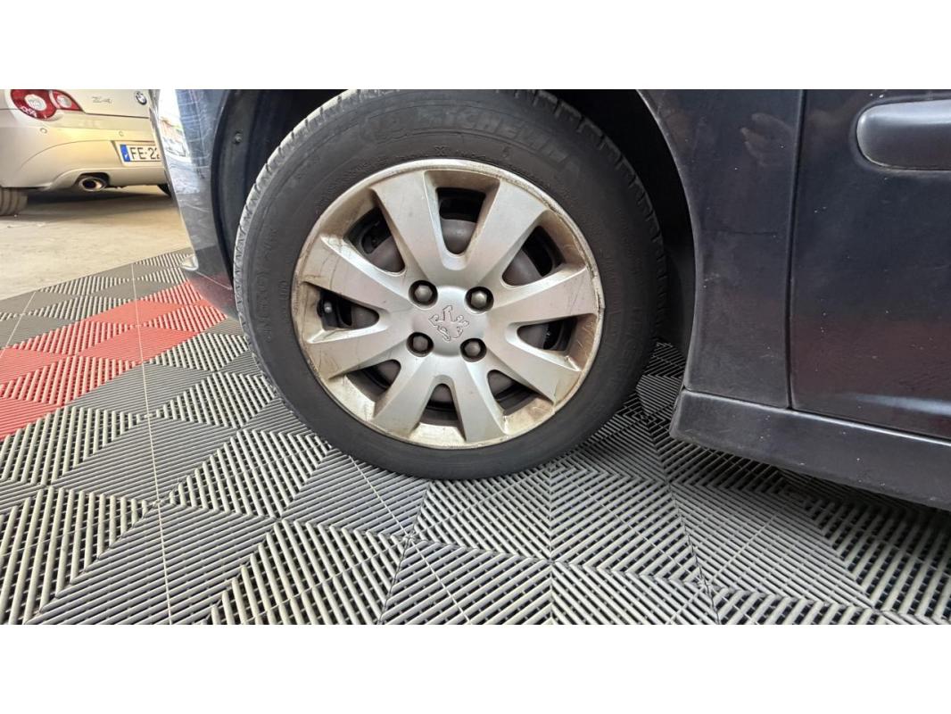 Peugeot 207 DANS L ETAT 1.4 VTi Style