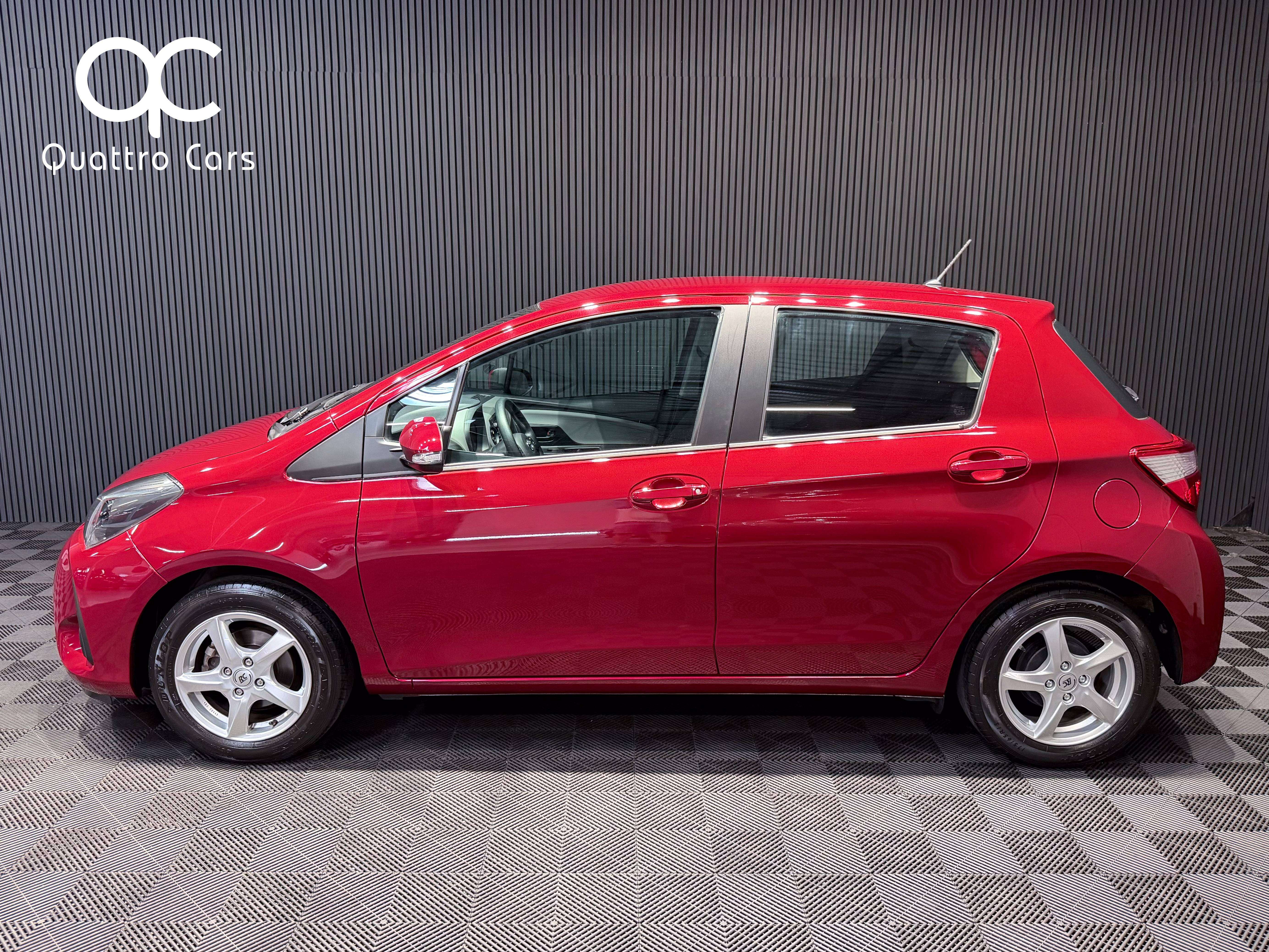Toyota Yaris 1.0i VVT-i / 1e Main / Ecran / Bluetooth / Clim