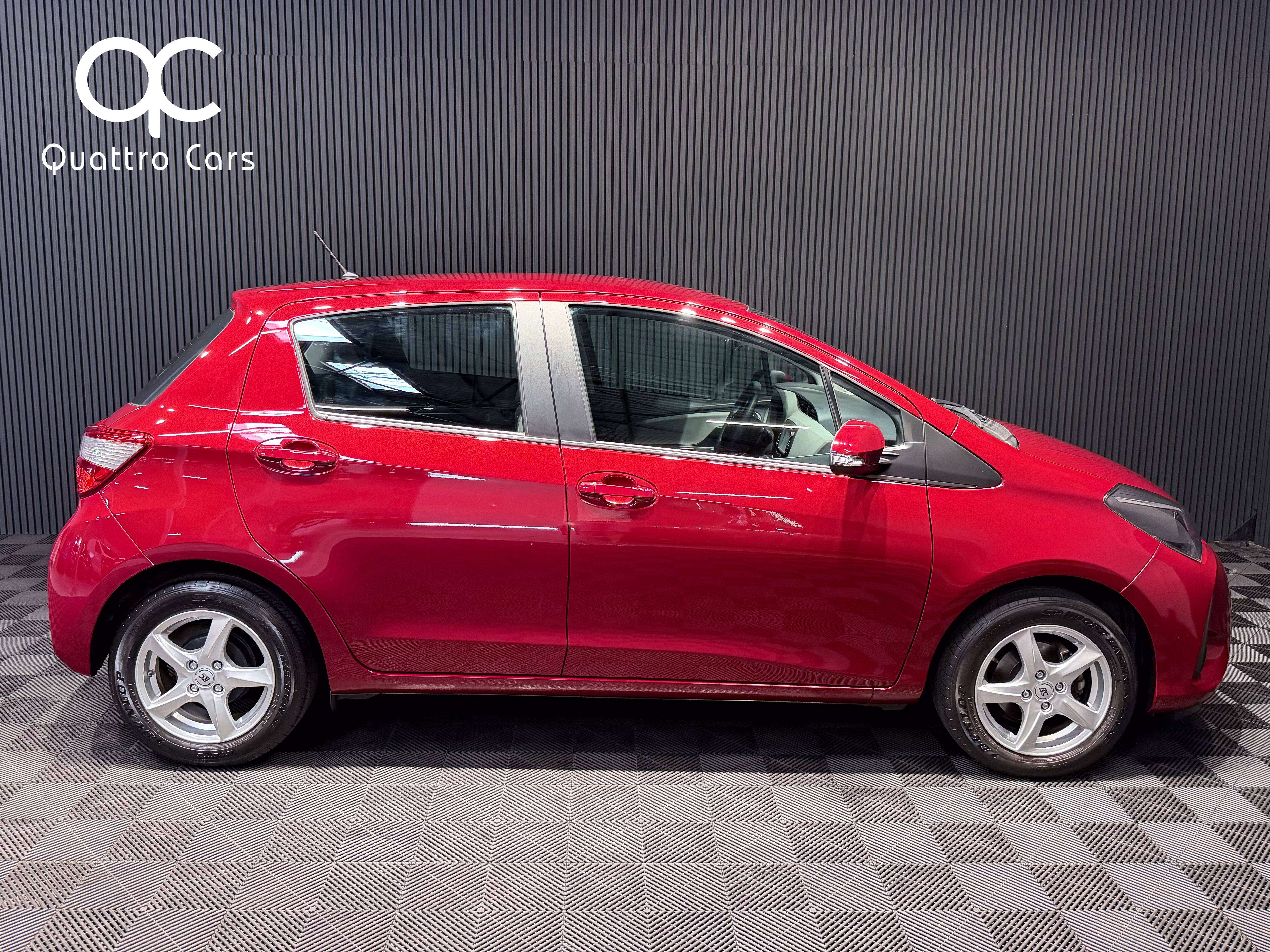 Toyota Yaris 1.0i VVT-i / 1e Main / Ecran / Bluetooth / Clim