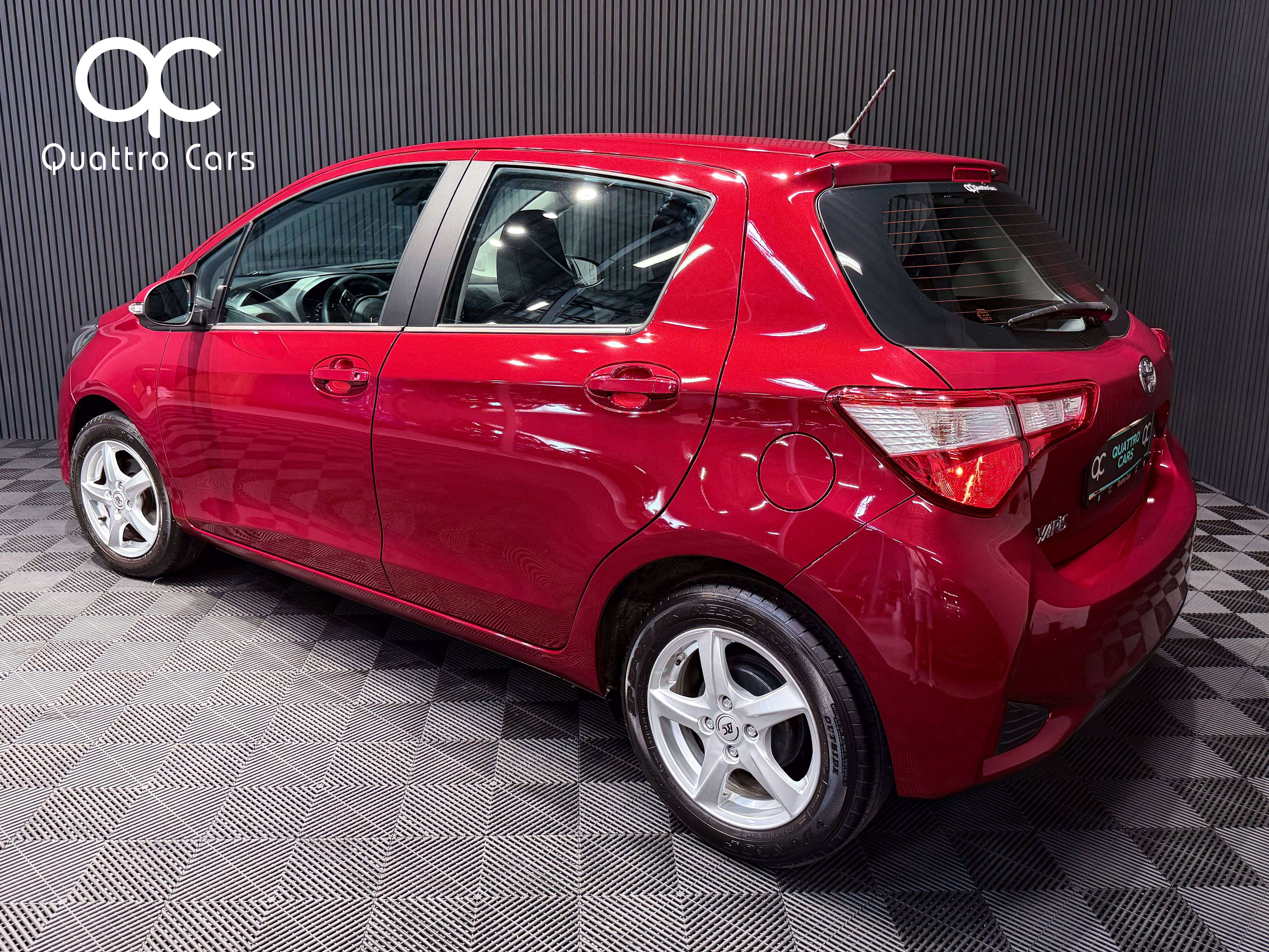 Toyota Yaris 1.0i VVT-i / 1e Main / Ecran / Bluetooth / Clim