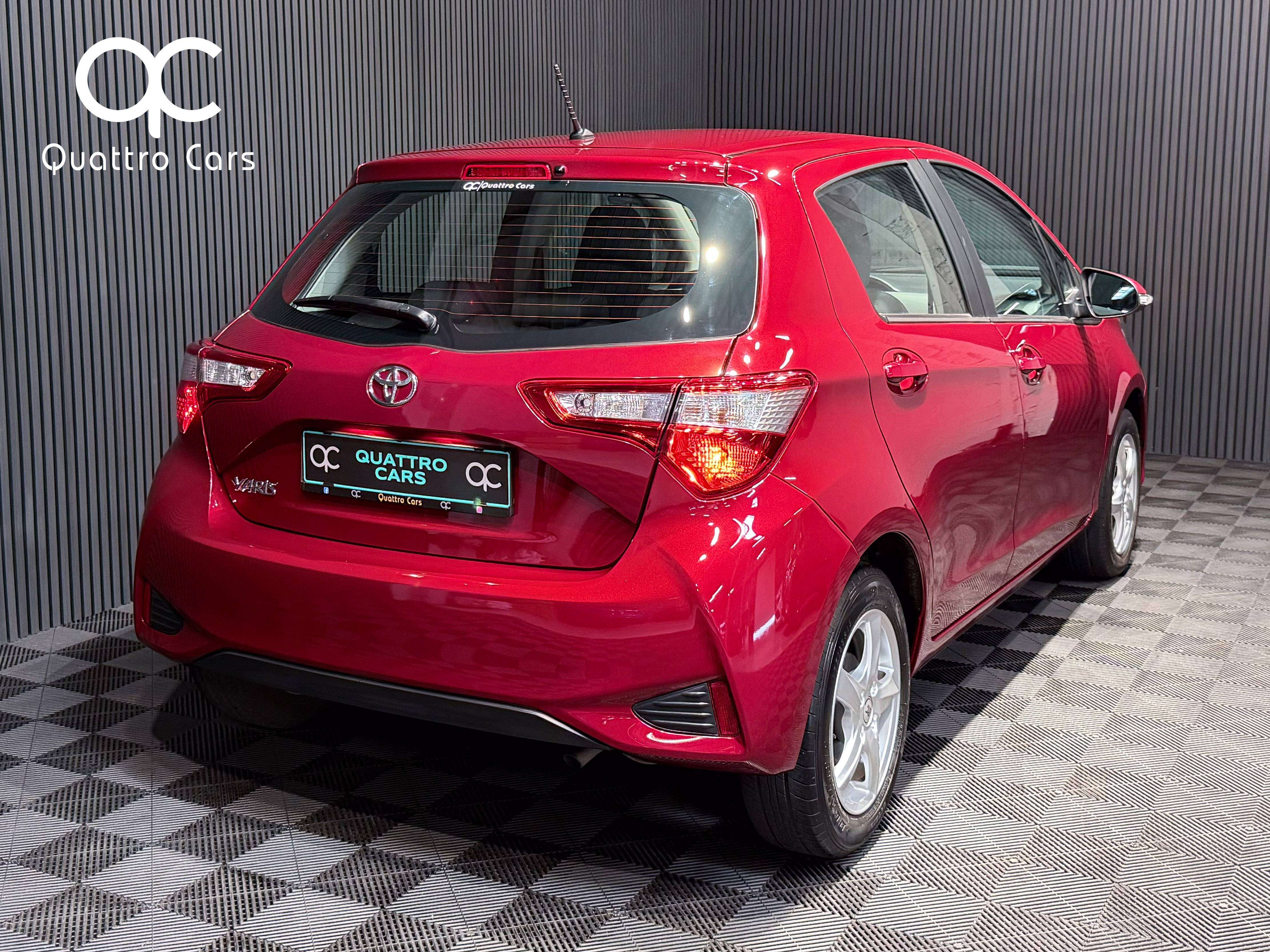 Toyota Yaris 1.0i VVT-i / 1e Main / Ecran / Bluetooth / Clim