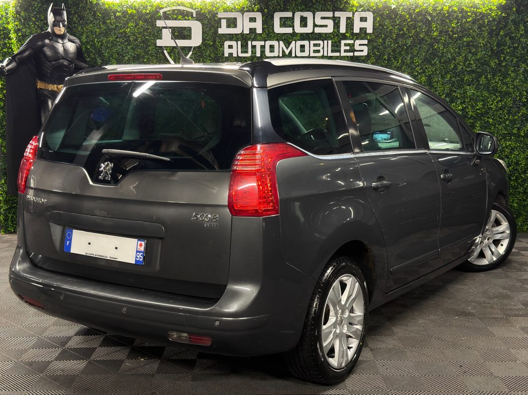 Peugeot 5008 1.6 Hdi 112 - DEFAUT MOTEUR VENTE EN ETAT LIRE L ANNONCE / BOITE AUTOMATIQUE 7 PLACES