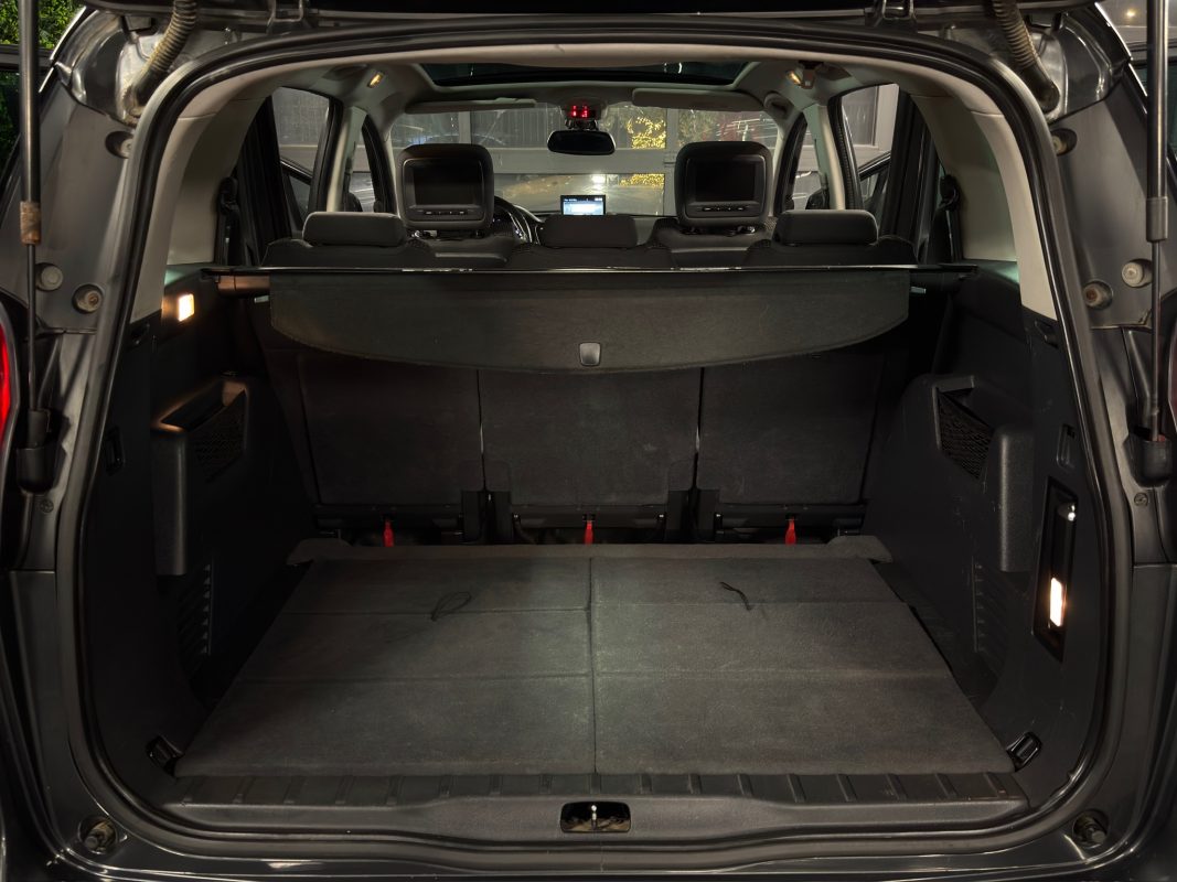 Peugeot 5008 1.6 Hdi 112 - DEFAUT MOTEUR VENTE EN ETAT LIRE L ANNONCE / BOITE AUTOMATIQUE 7 PLACES