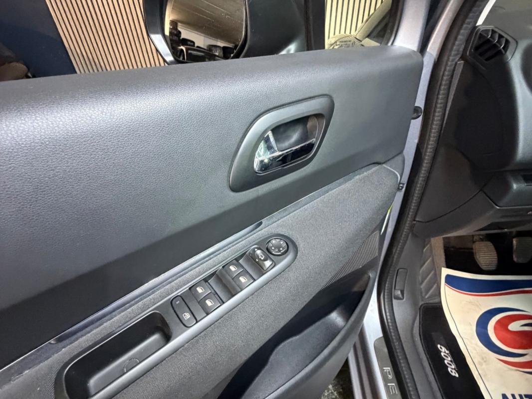 Peugeot 5008 1.6 BlueHDi 120ch SS BVM6 7 Places Allure
