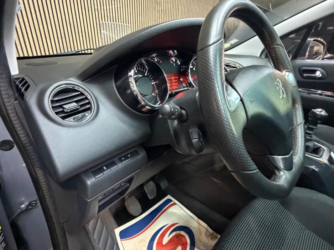 Peugeot 5008 1.6 BlueHDi 120ch SS BVM6 7 Places Allure