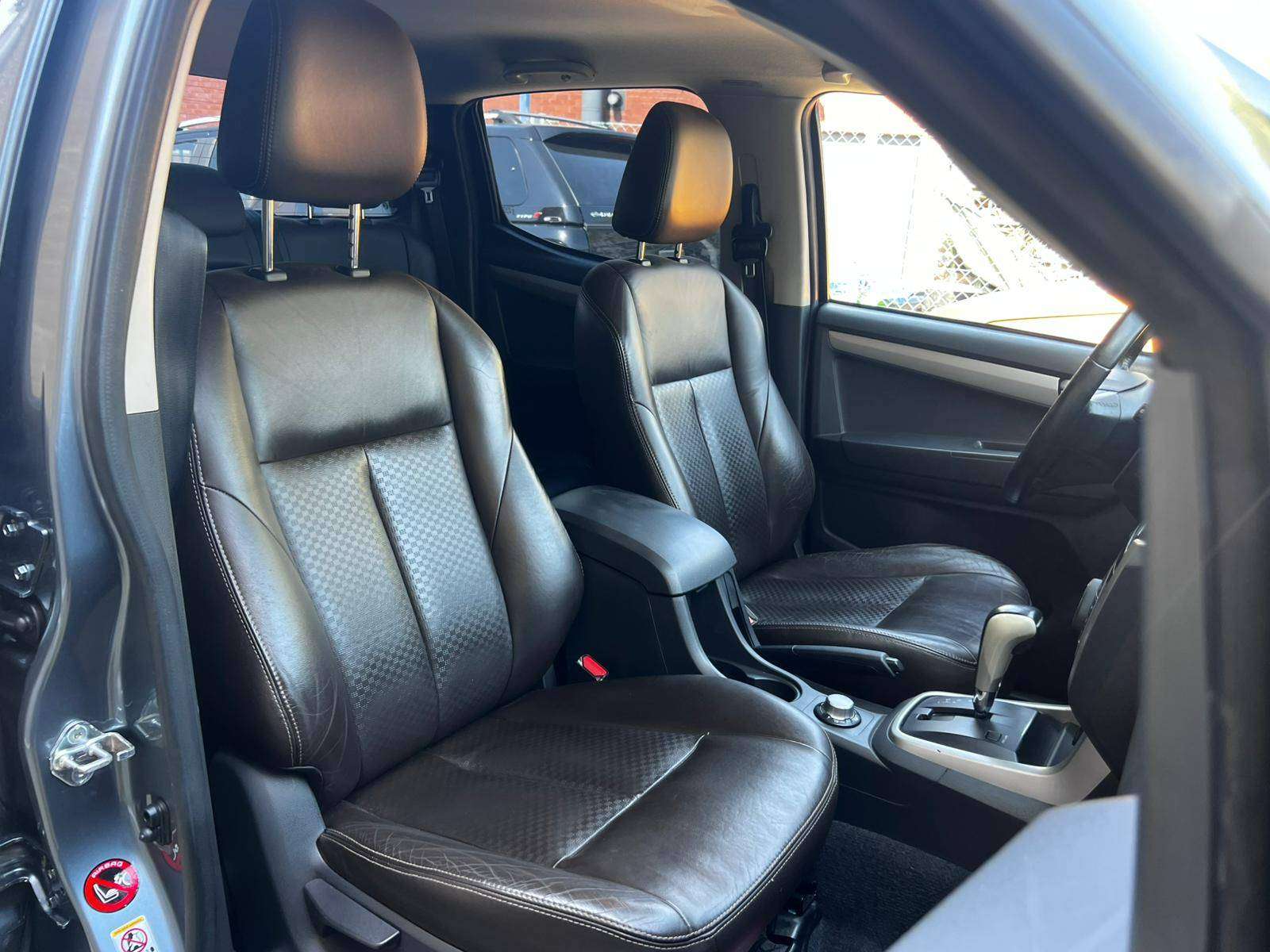 Isuzu D-Max 2.5 Turbo 12000€ HTVA Di 4WD LSX Generation Design TVA-BTW RECUP  CAMERA