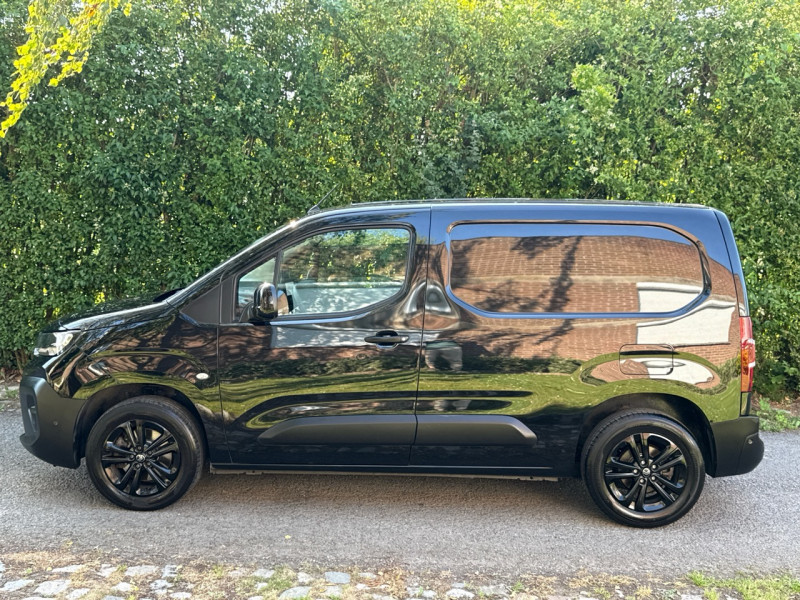 Citroen BERLINGO VAN HDI 130CH EAT8 PACK PREMIUM CONNECT // 2024 // 3 PLACES // CAMERA // GPS