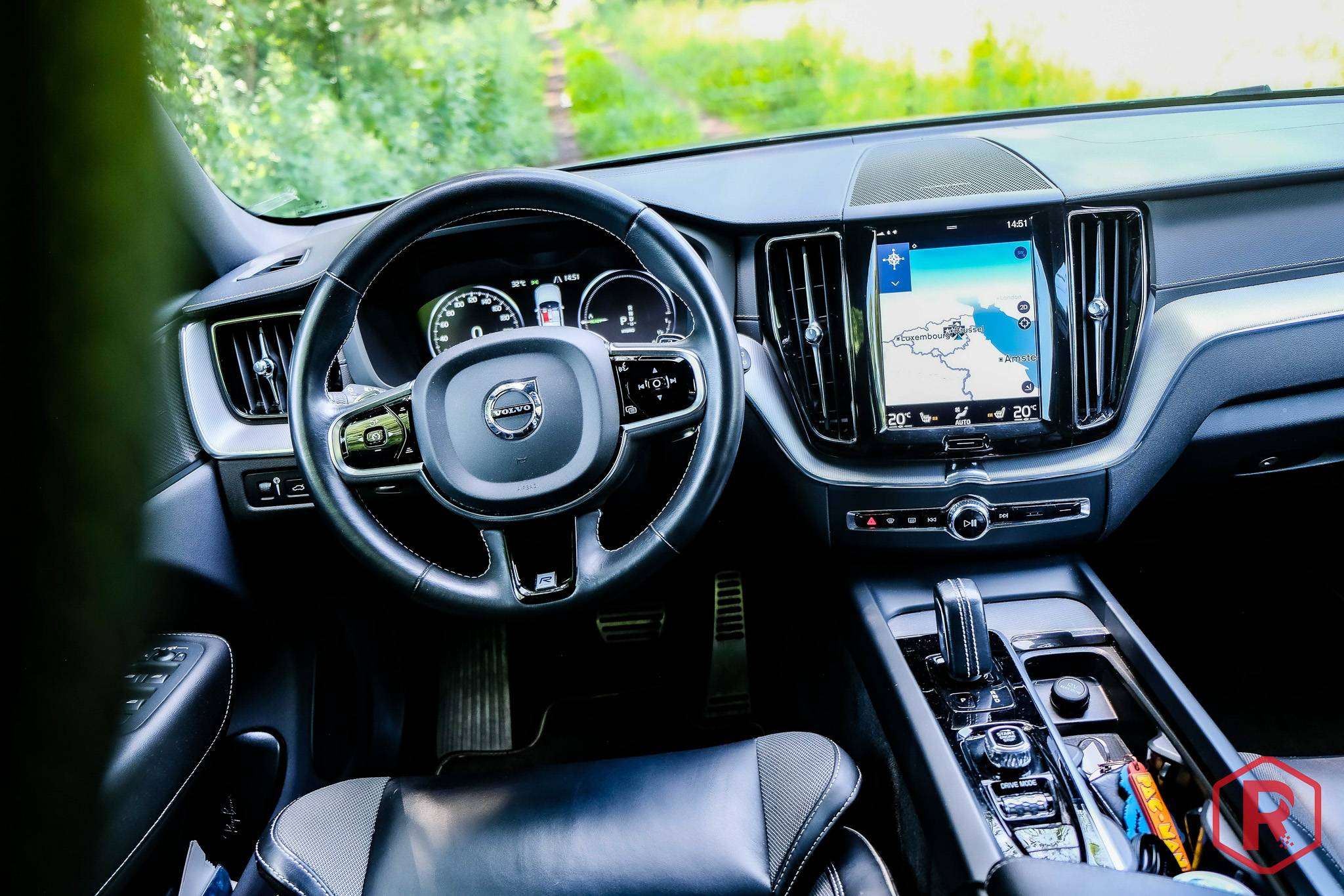 Volvo XC60 T8 R-Design AWD Pano HarmanKardon BTWwagen