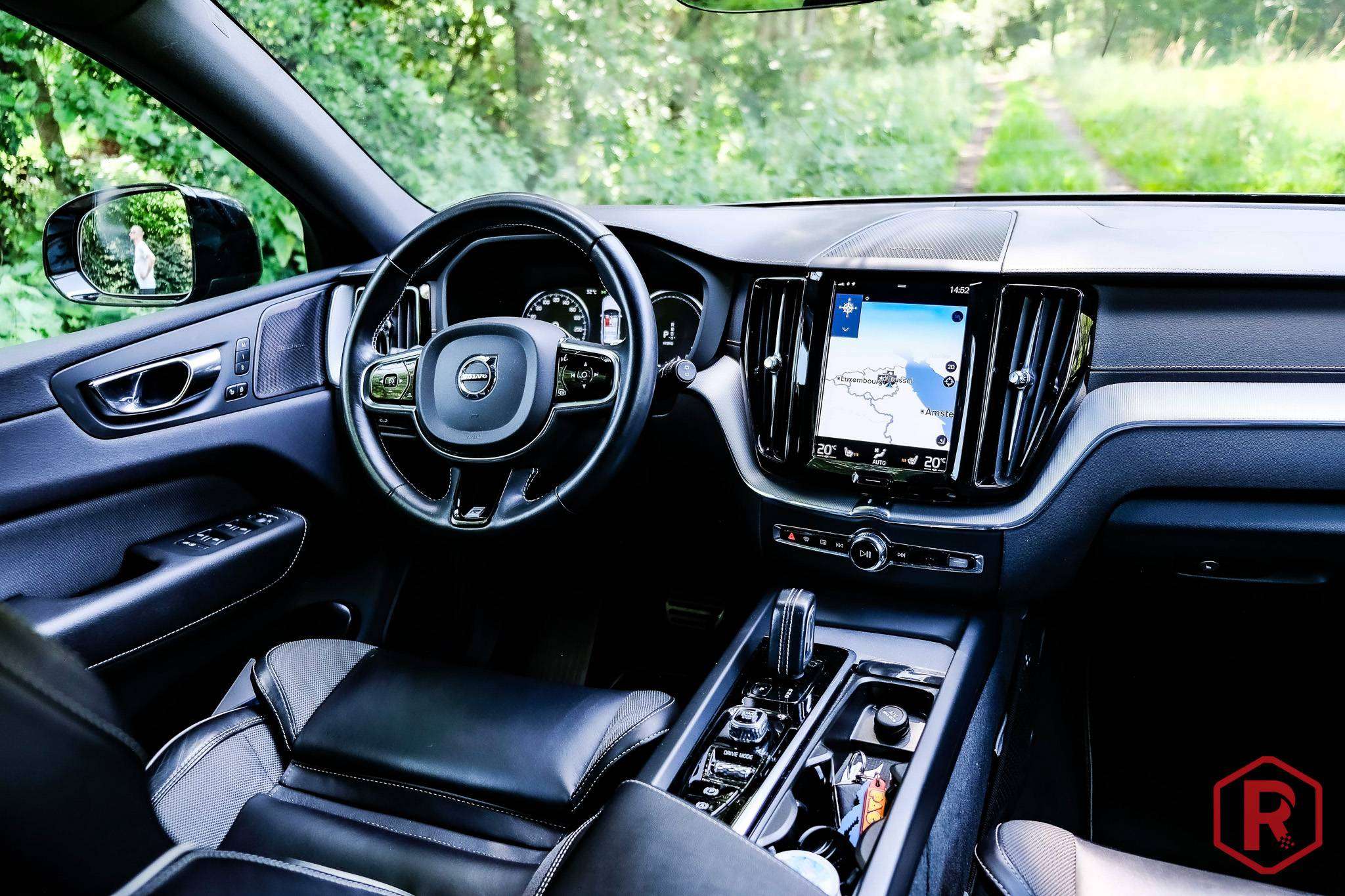 Volvo XC60 T8 R-Design AWD Pano HarmanKardon BTWwagen