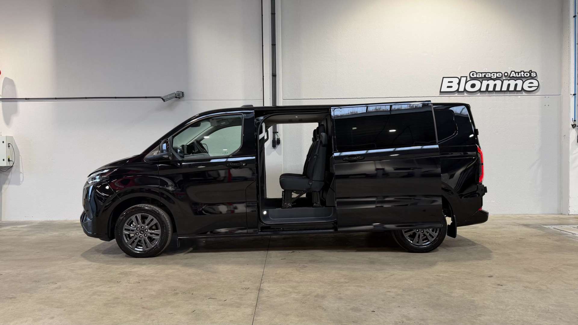Ford Transit Custom 320 2.0 TDCI L2H1 Limited DC NIEUW ! 6-zit! 170 PK