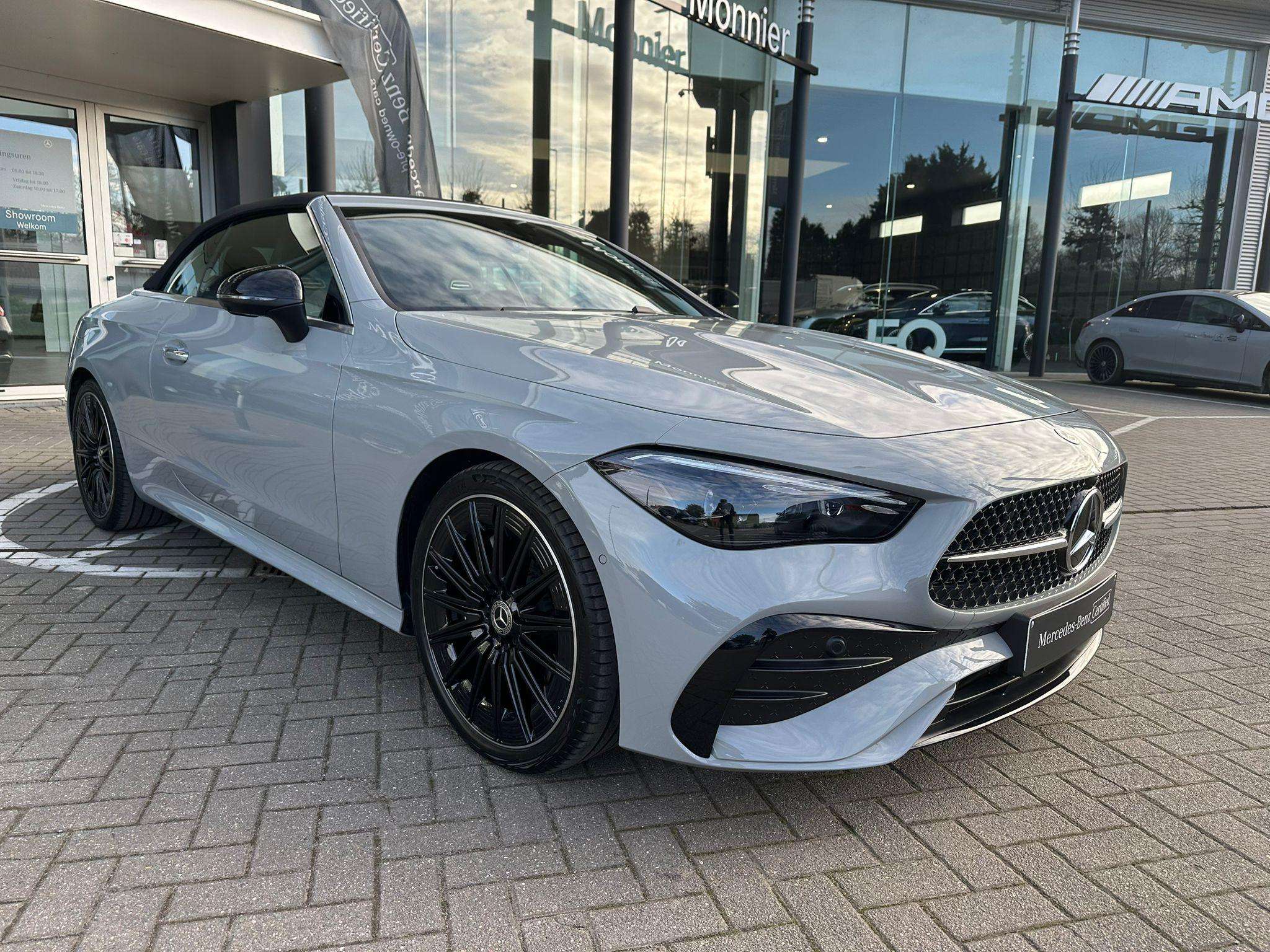 Mercedes-Benz CLE 200 Cabriolet CLE 4MATIC Cabriolet AMG Line