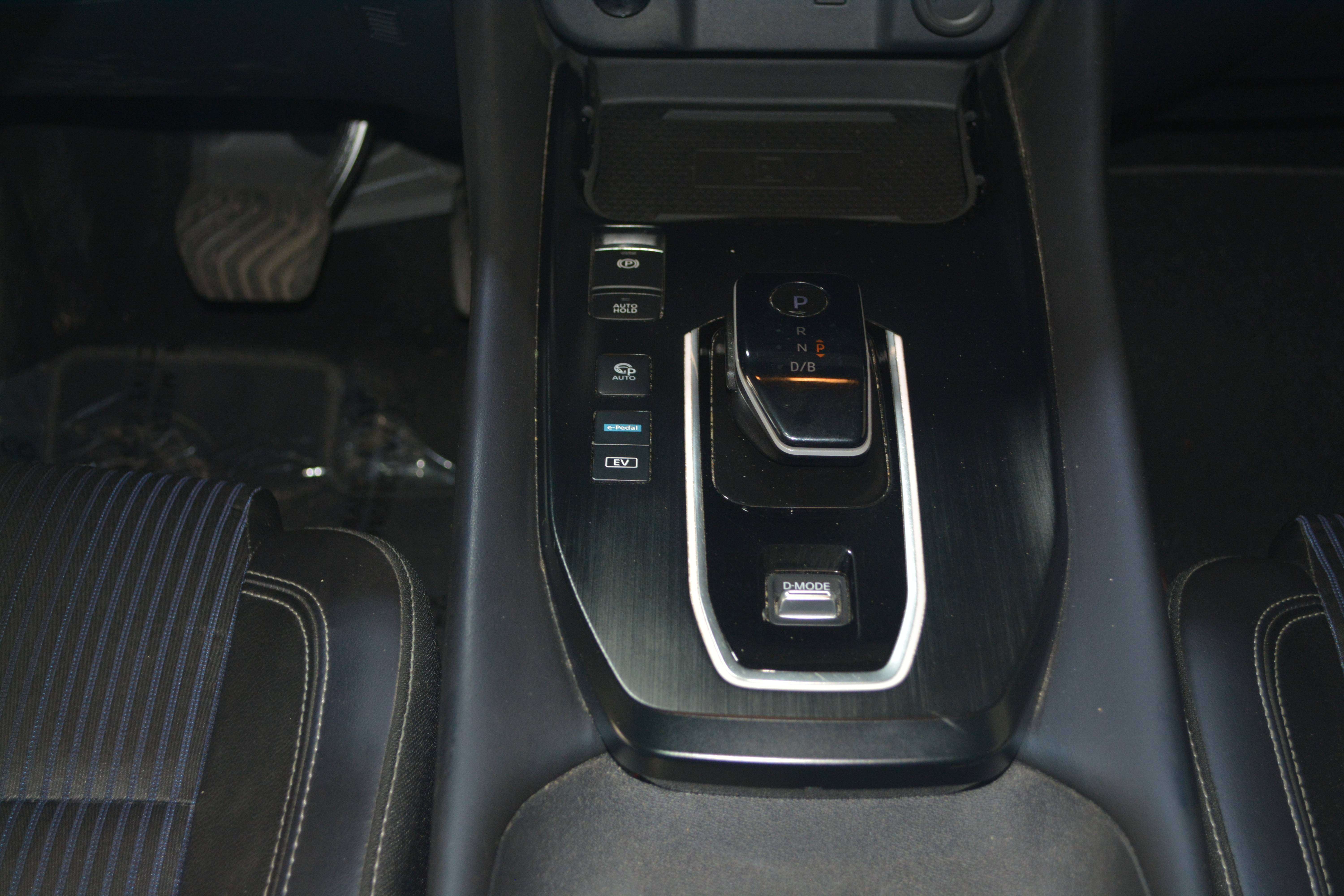 Nissan Qashqai Qashqai e-Power 1.5 DIG-T Tekna HYBRIDE / NAVI / LEDER / PANO