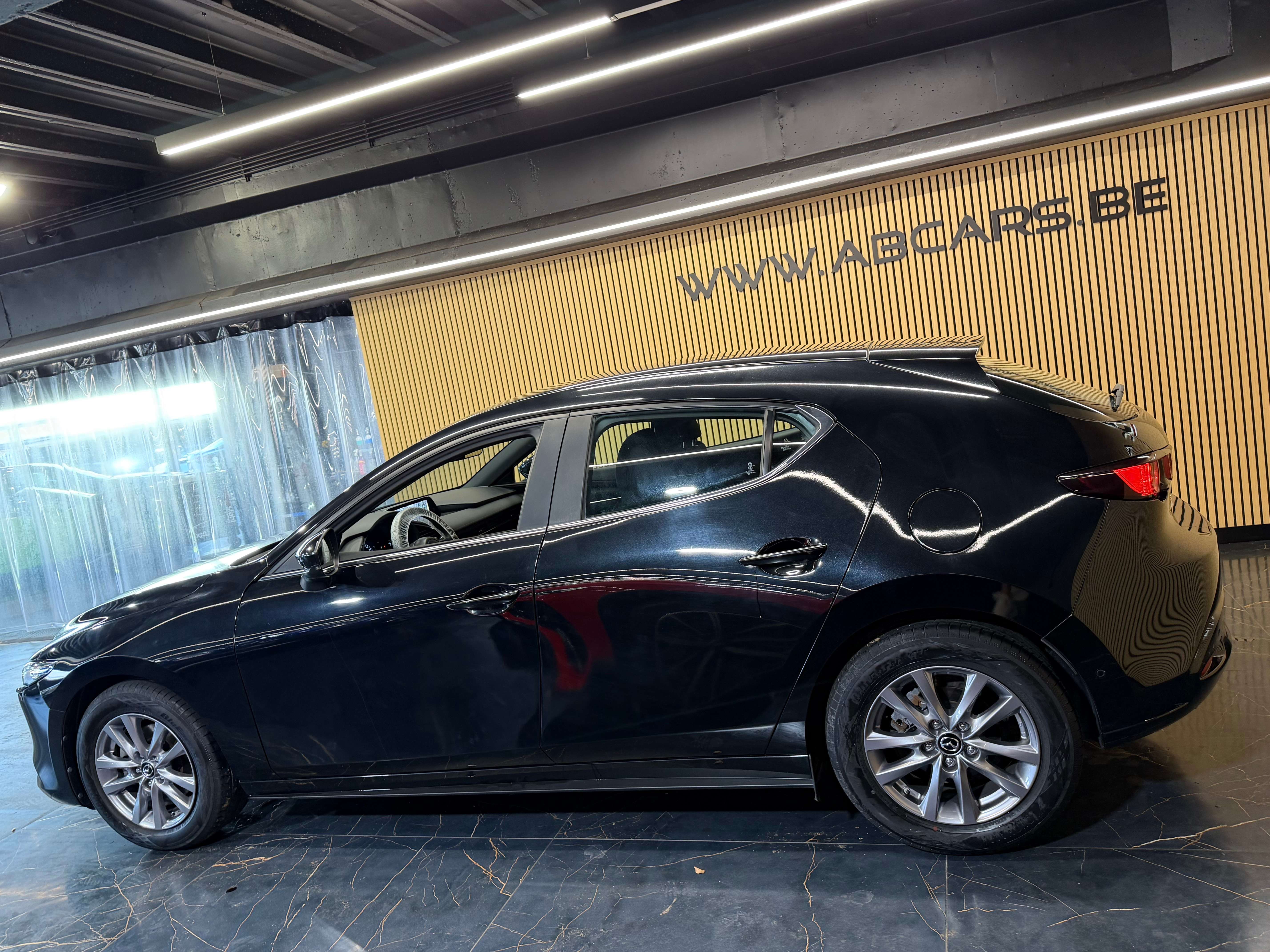 Mazda 3 1.8 D SKYACTIV ** 1ER PROPRIO ** GARANTIE 12 MOIS **