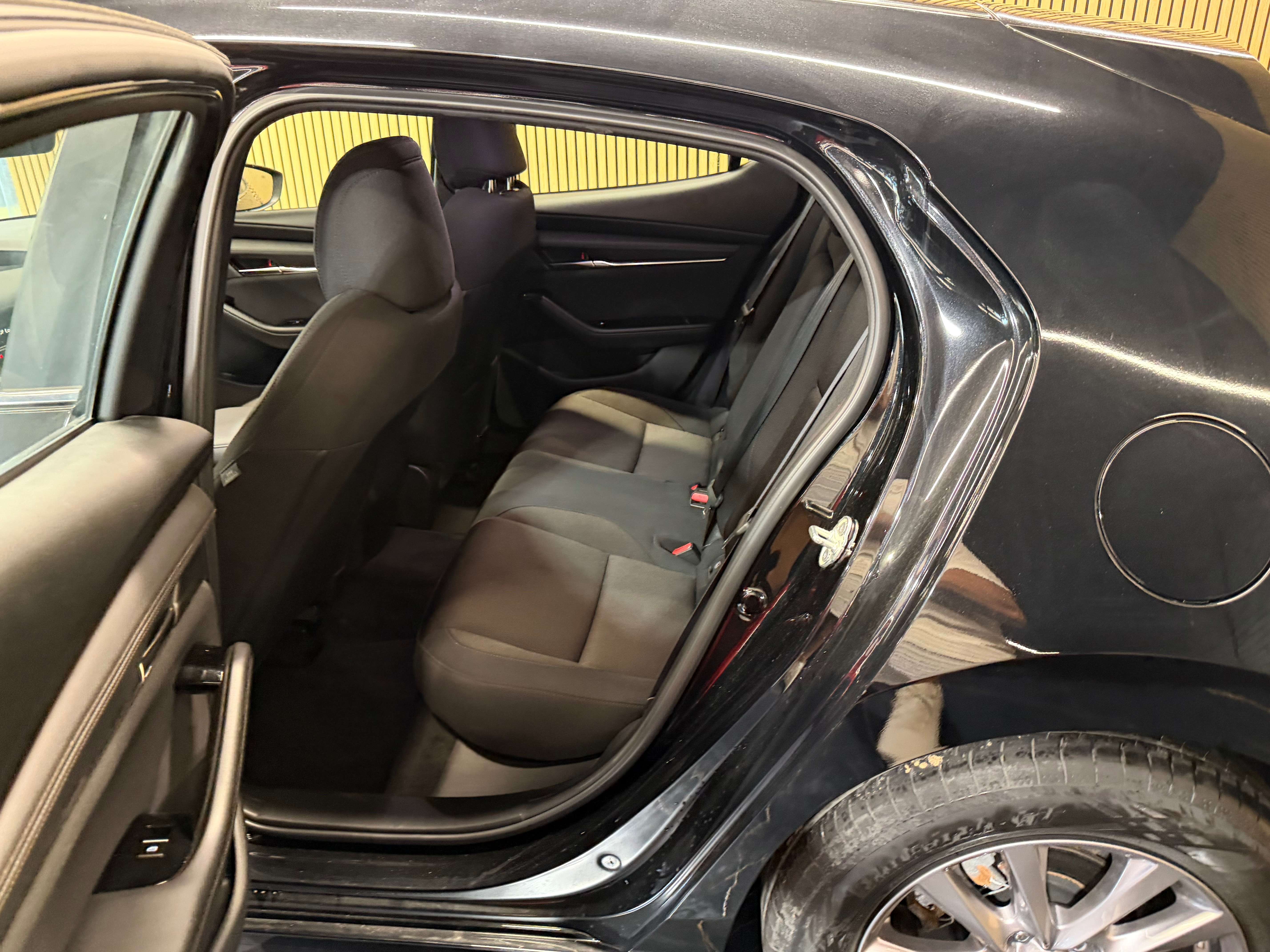 Mazda 3 1.8 D SKYACTIV ** 1ER PROPRIO ** GARANTIE 12 MOIS **