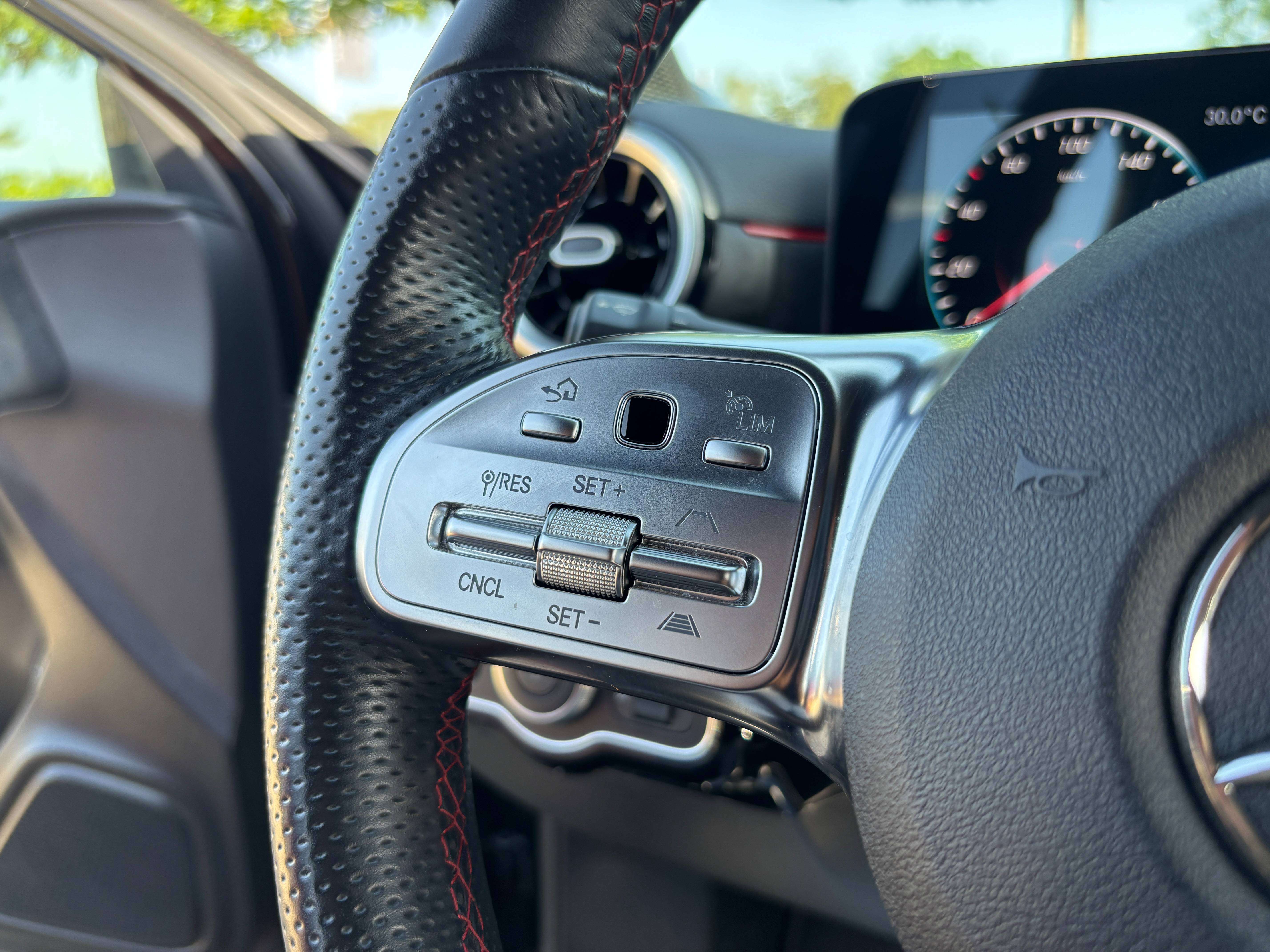 Mercedes-Benz A 250 e PHEV *PACK AMG*CARPLAY*SIEGE CHAUFF*1ER PROPRIO*GARANTIE*
